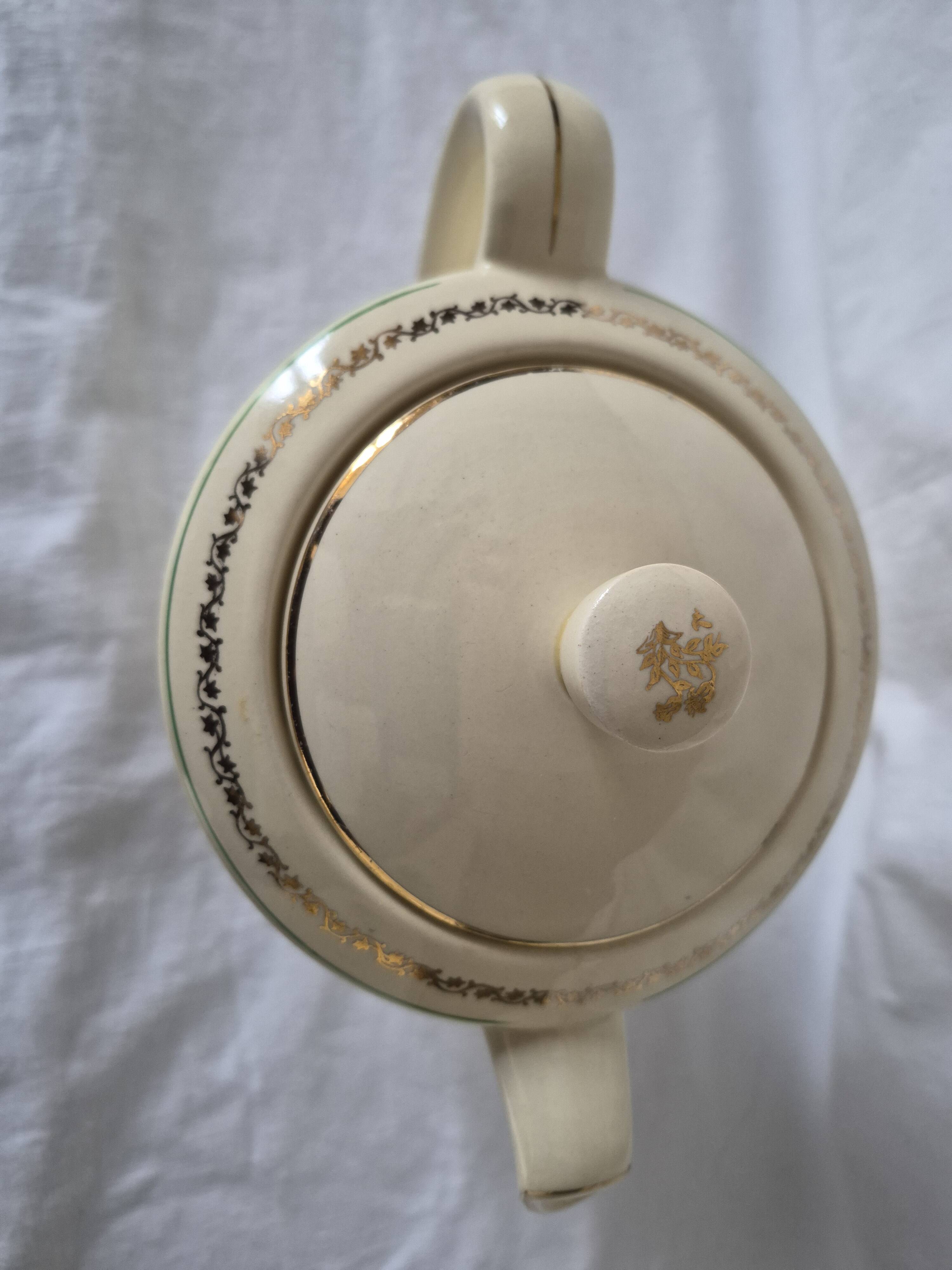 Antique pouring coffee pot in Gien earthenware, Valence model, A040