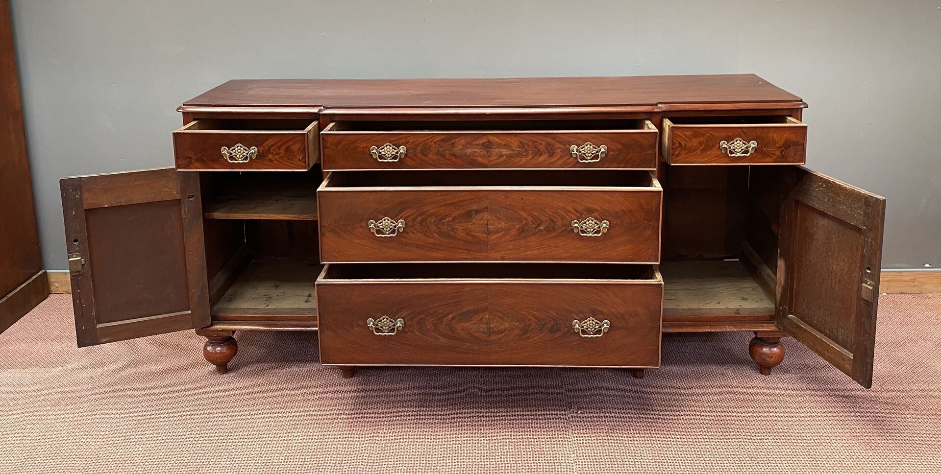 Victorian chest of drawers 19th in mahogany
