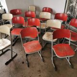 Set de 14 chaises vintages empilables