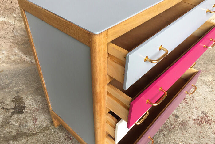 Convenient graphic pink and gray