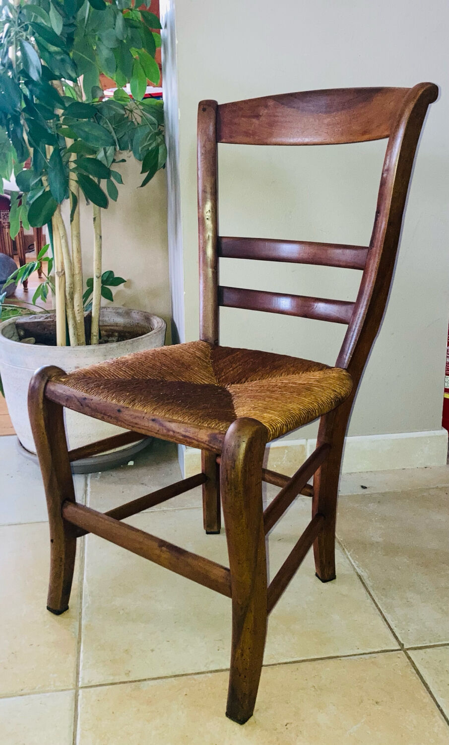 Louis Philippe straw chair from the 19th century in solid walnut, dowelled.