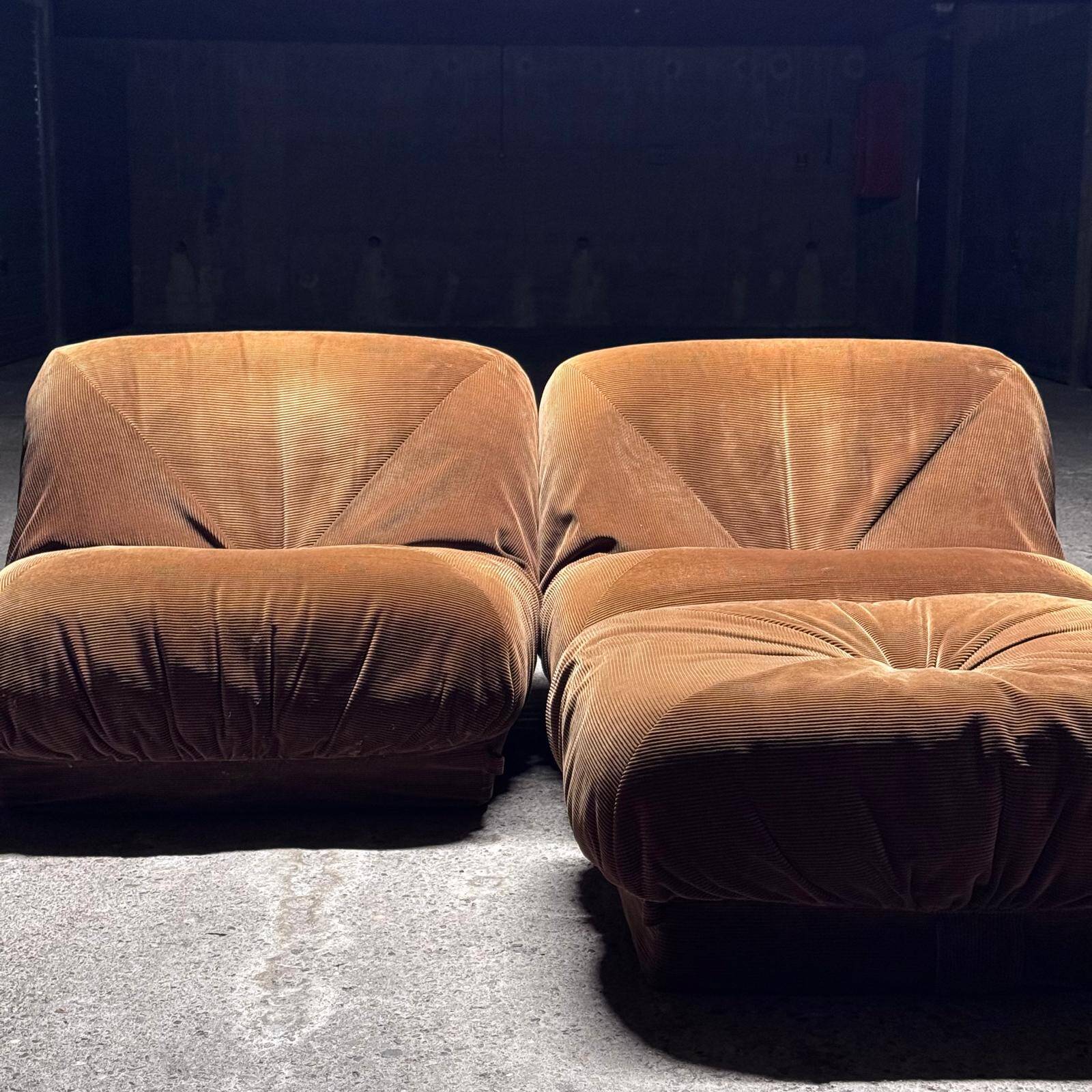 Chauffeuse et pouf "Patate" édités par Airborne, 1970