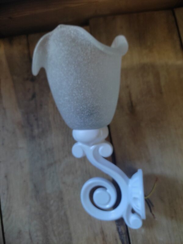 Enamelled metal wall lamp white tulip glass paste