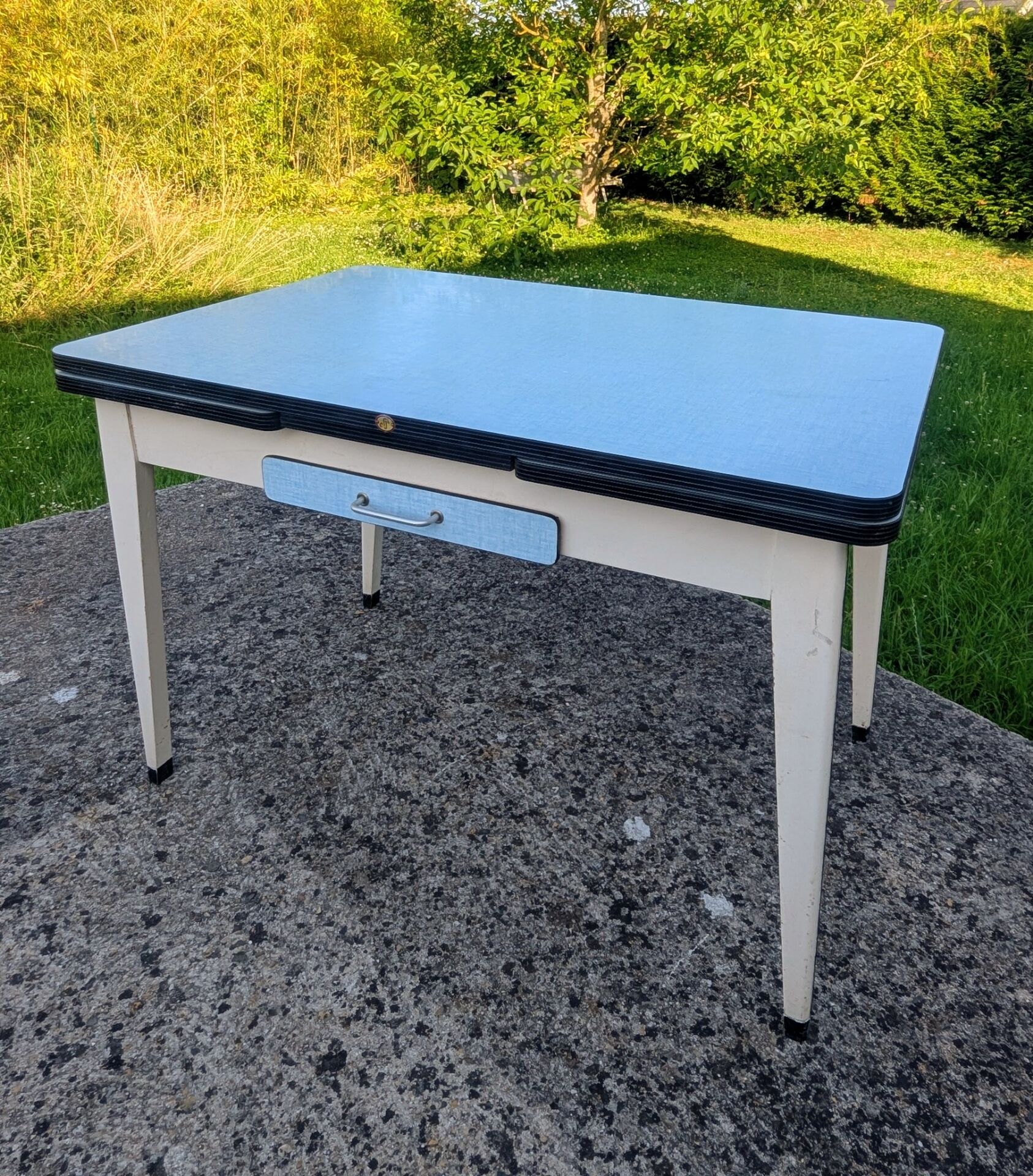 Vintage Formica table efji novoplan with 2 integrated extensions 109/148/197.