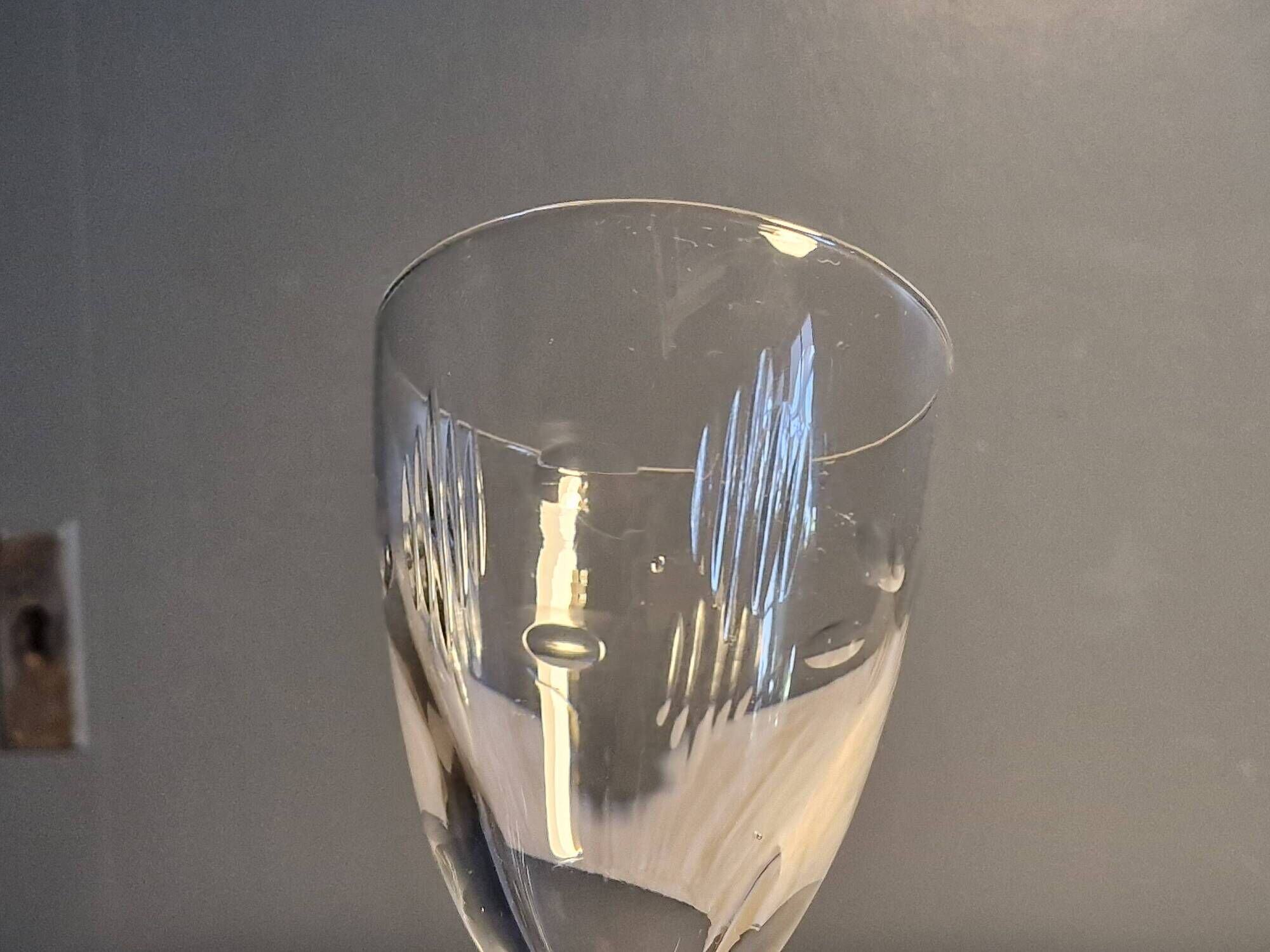 12 glasses - 6 water - 6 wine - Small carved decoration - Period 1900