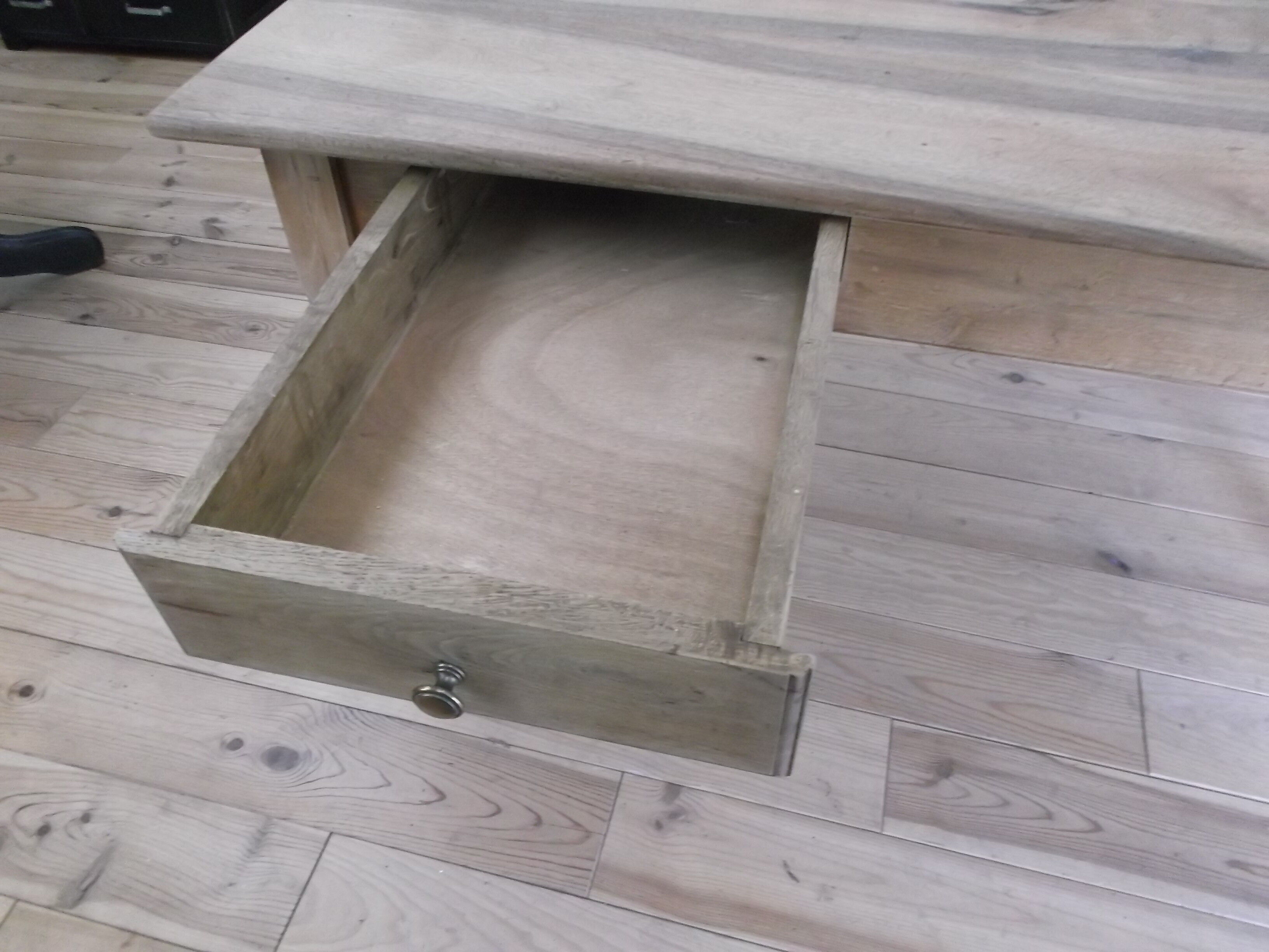 Farm table