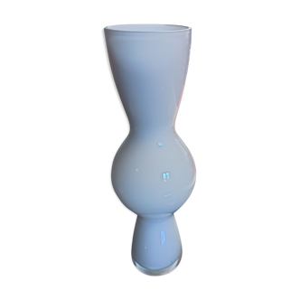 Vase blanc forme géométrique