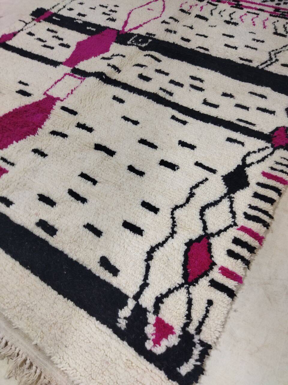 Handmade Moroccan Berber rug 284 x 176 CM