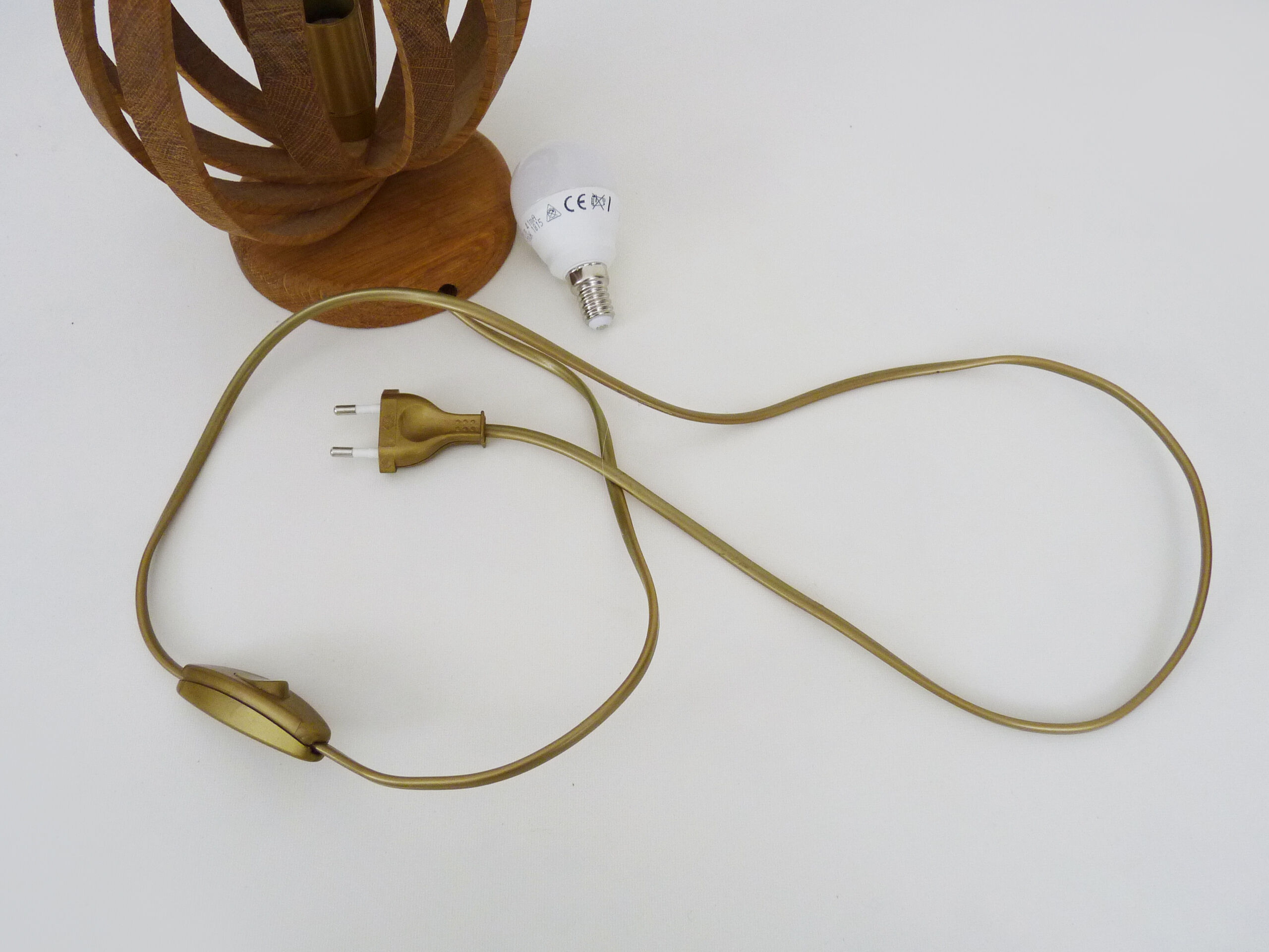 Modular lamp design in wood enaol