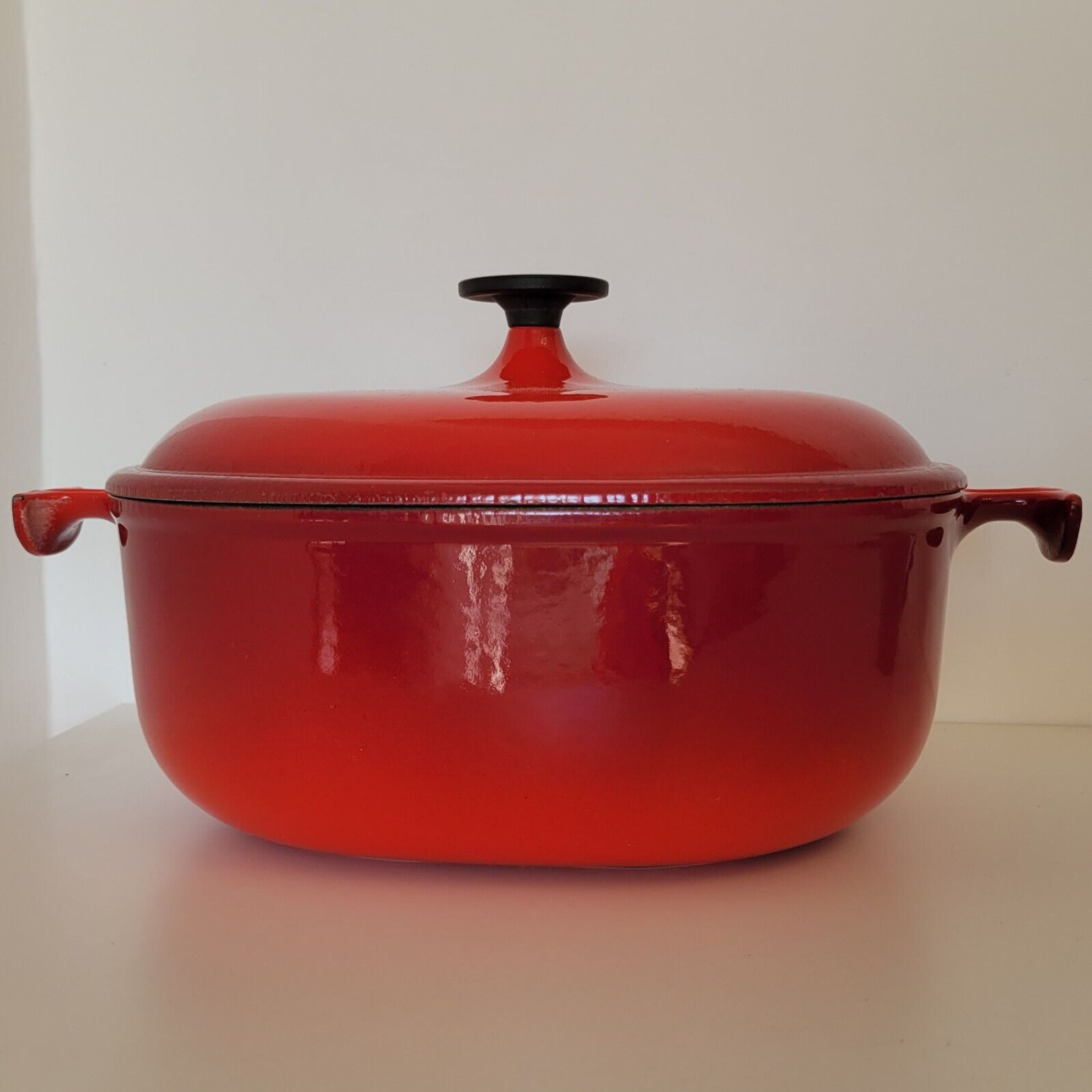 Oval casserole in red enamelled cast iron Enzo Mari La Mama 25