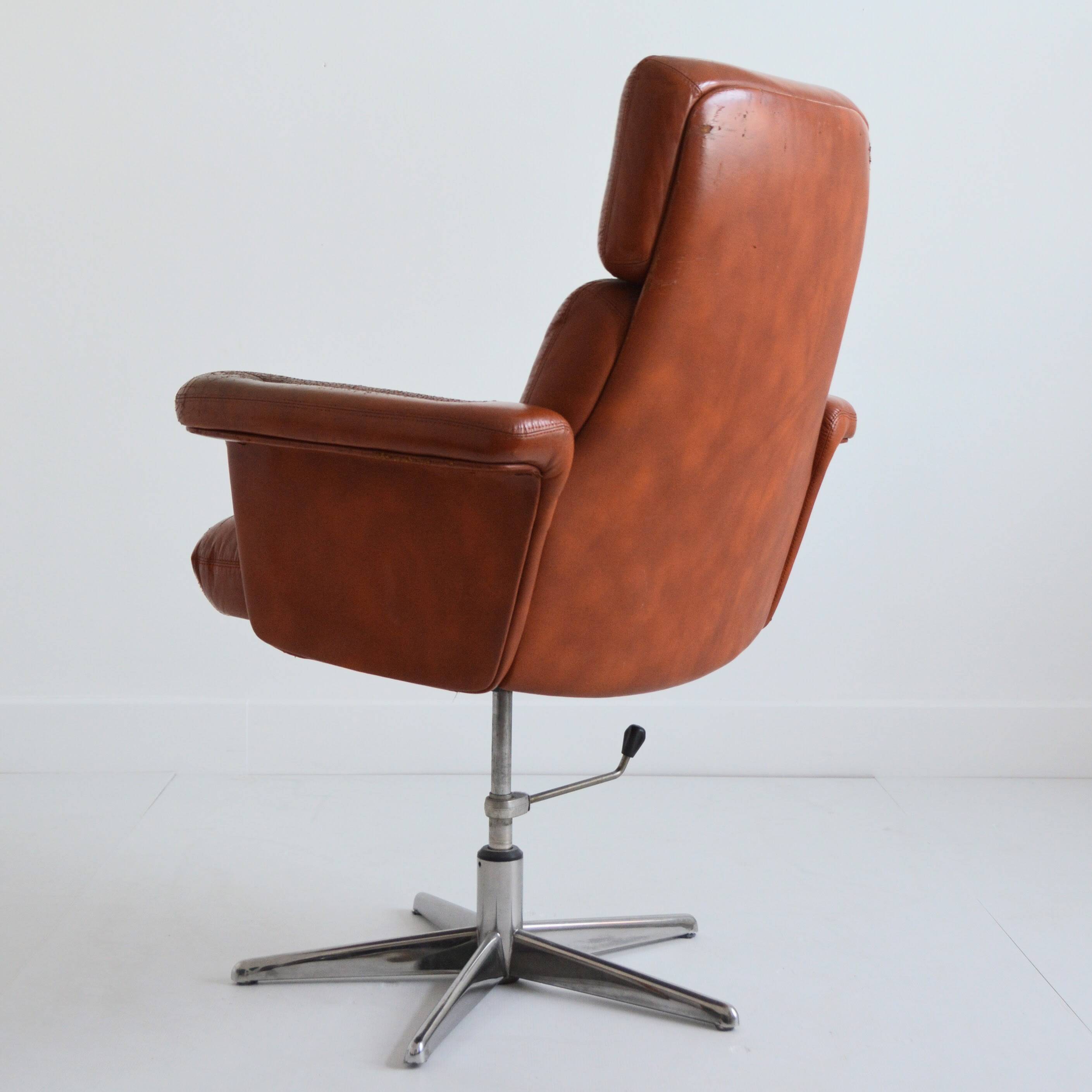 Swivel chair / height adjustable 1960 vintage