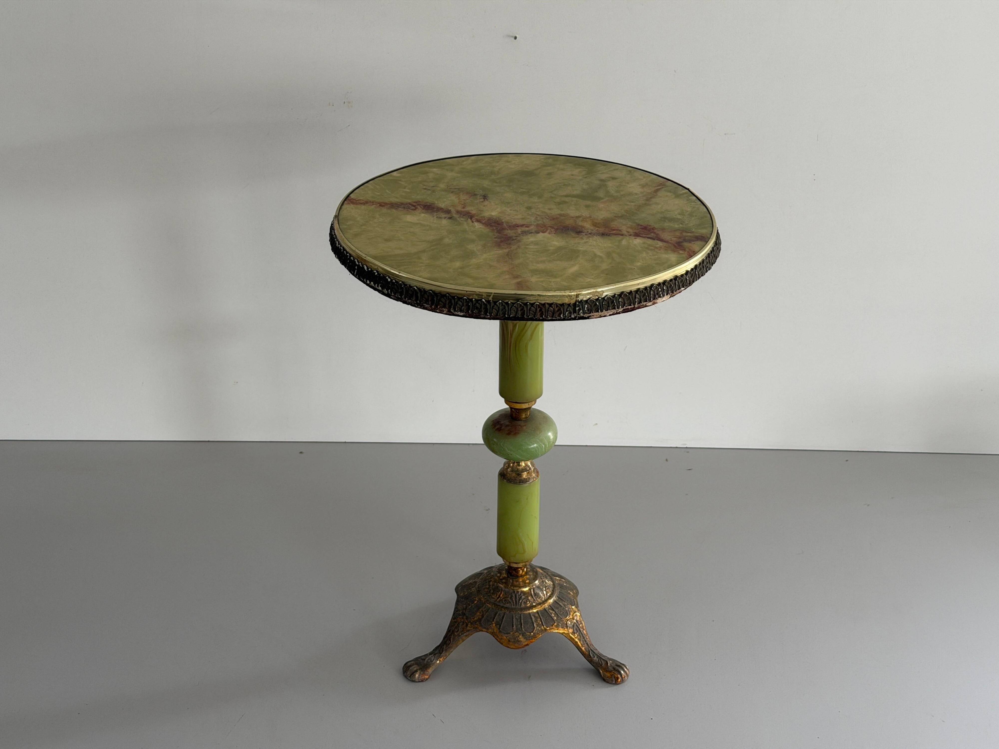 Mid-century side table in green marble with a brass base, 1960s, Italy.