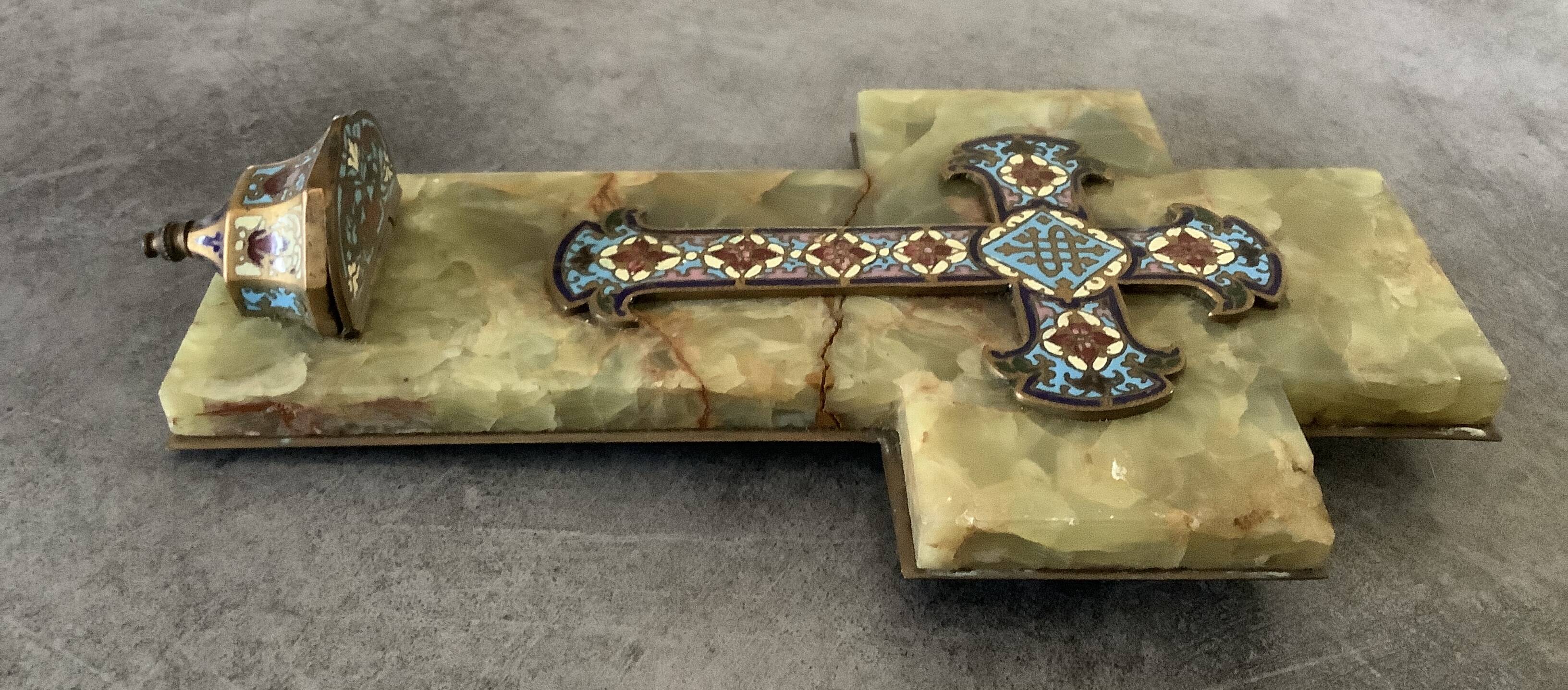 Wall cross with a holy water font in enamel and onyx, 19th century.