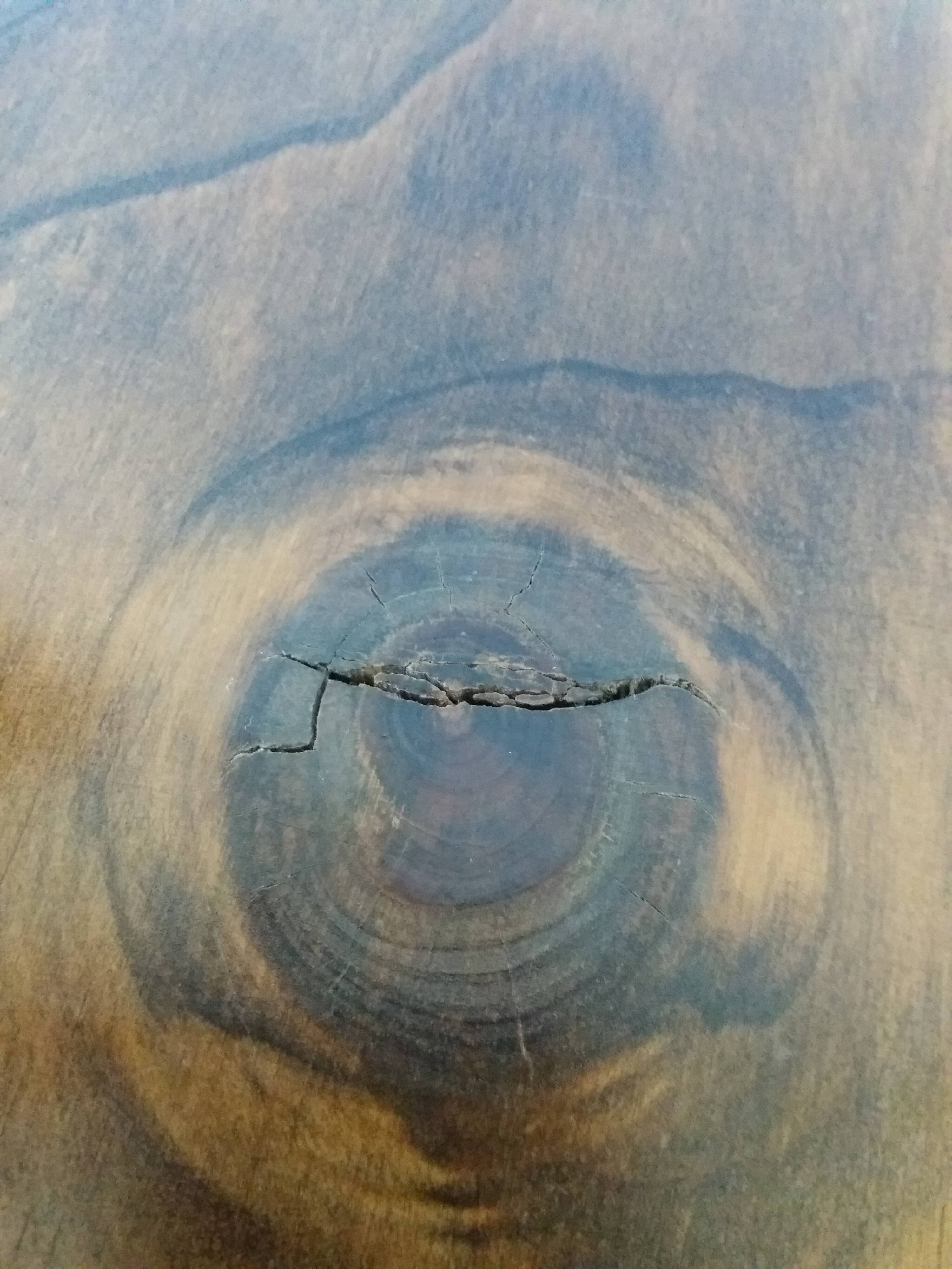 Tabouret tripode pieds crayon