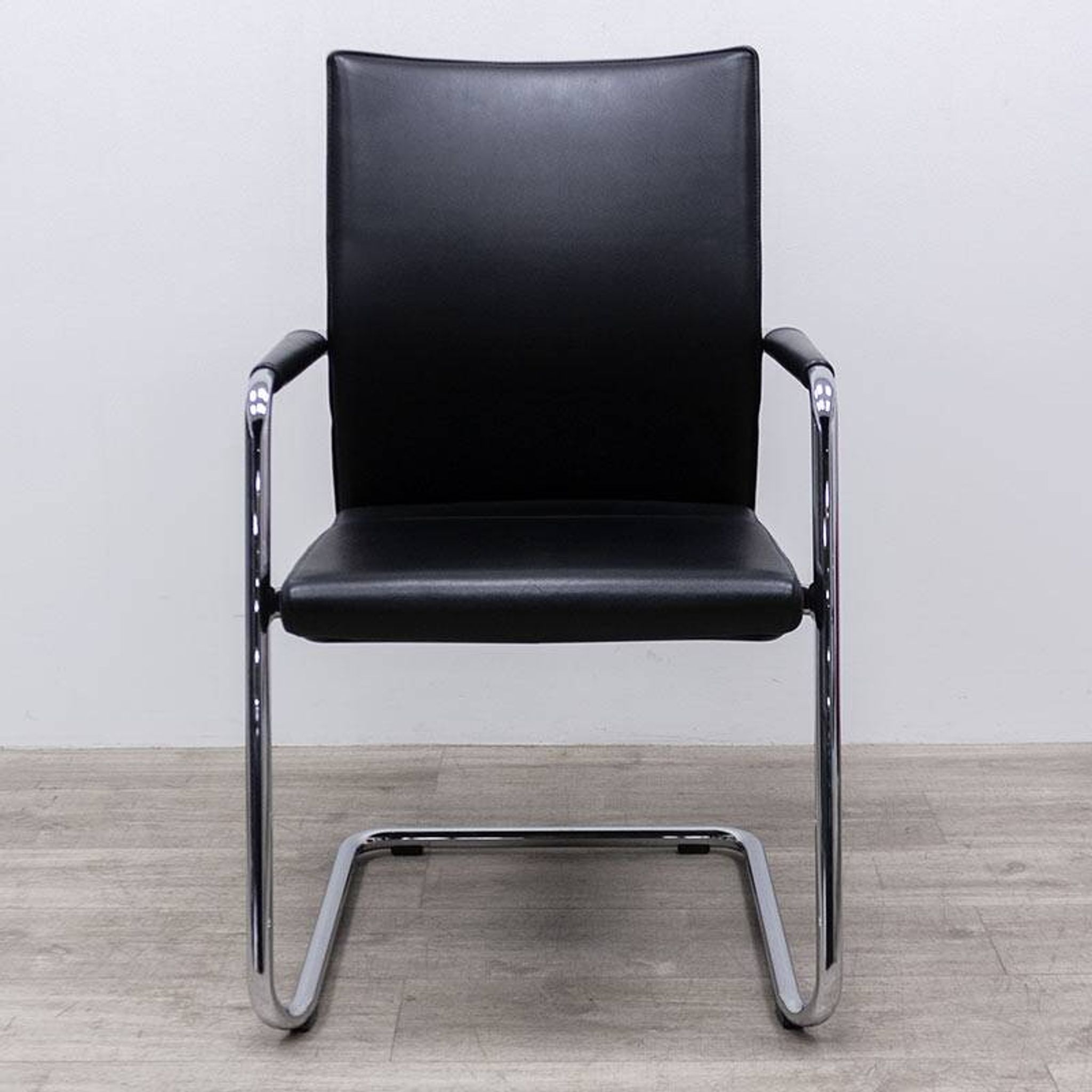 Chaise de bureau en cuir Grisberger Diagon Medium Noir