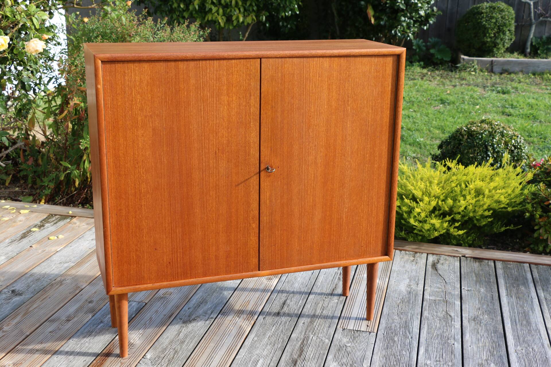 WK Mobel 2-door dresser console cabinet