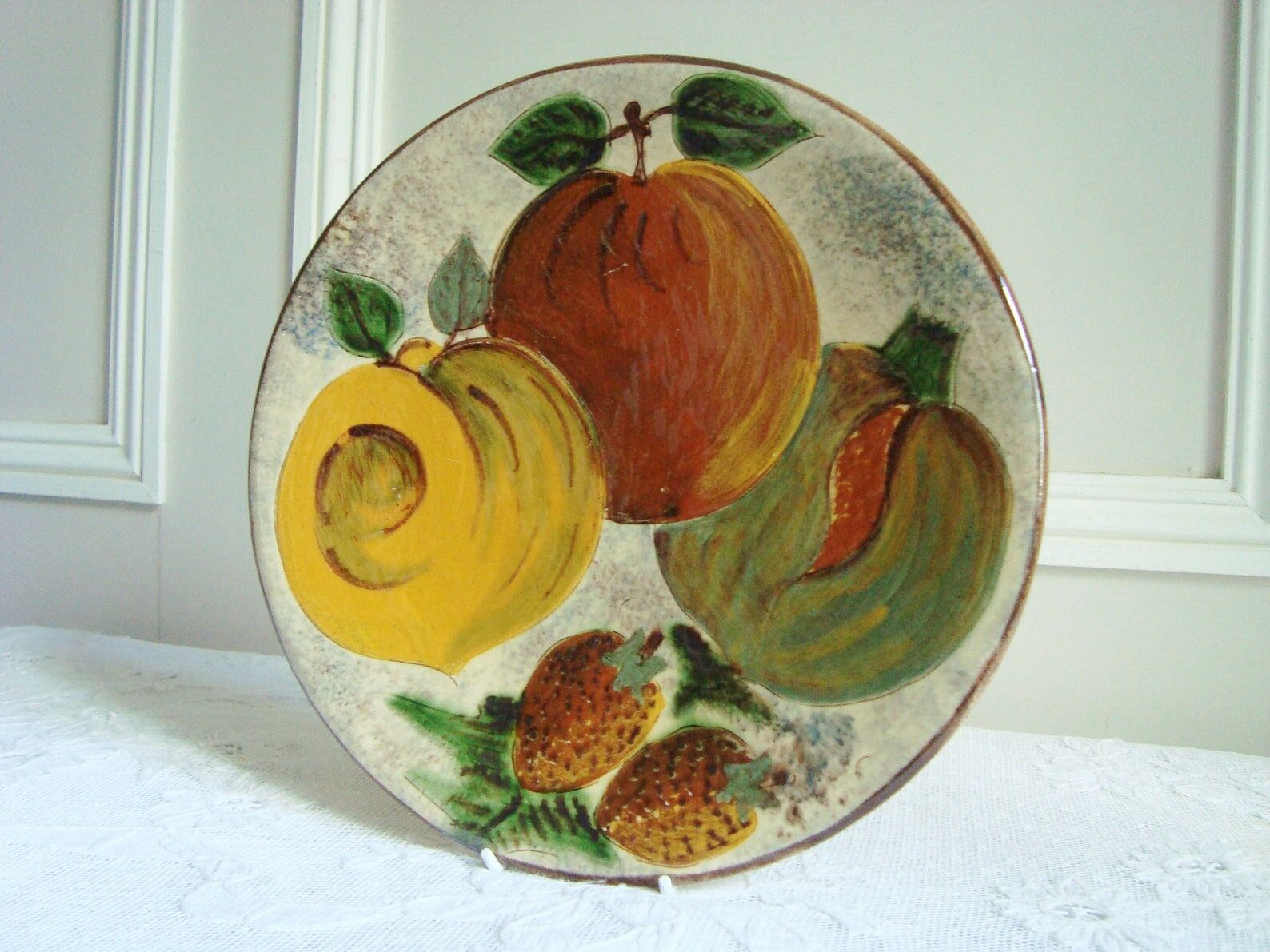 Vintage plate signed Puigdemont stylized ruit patterns