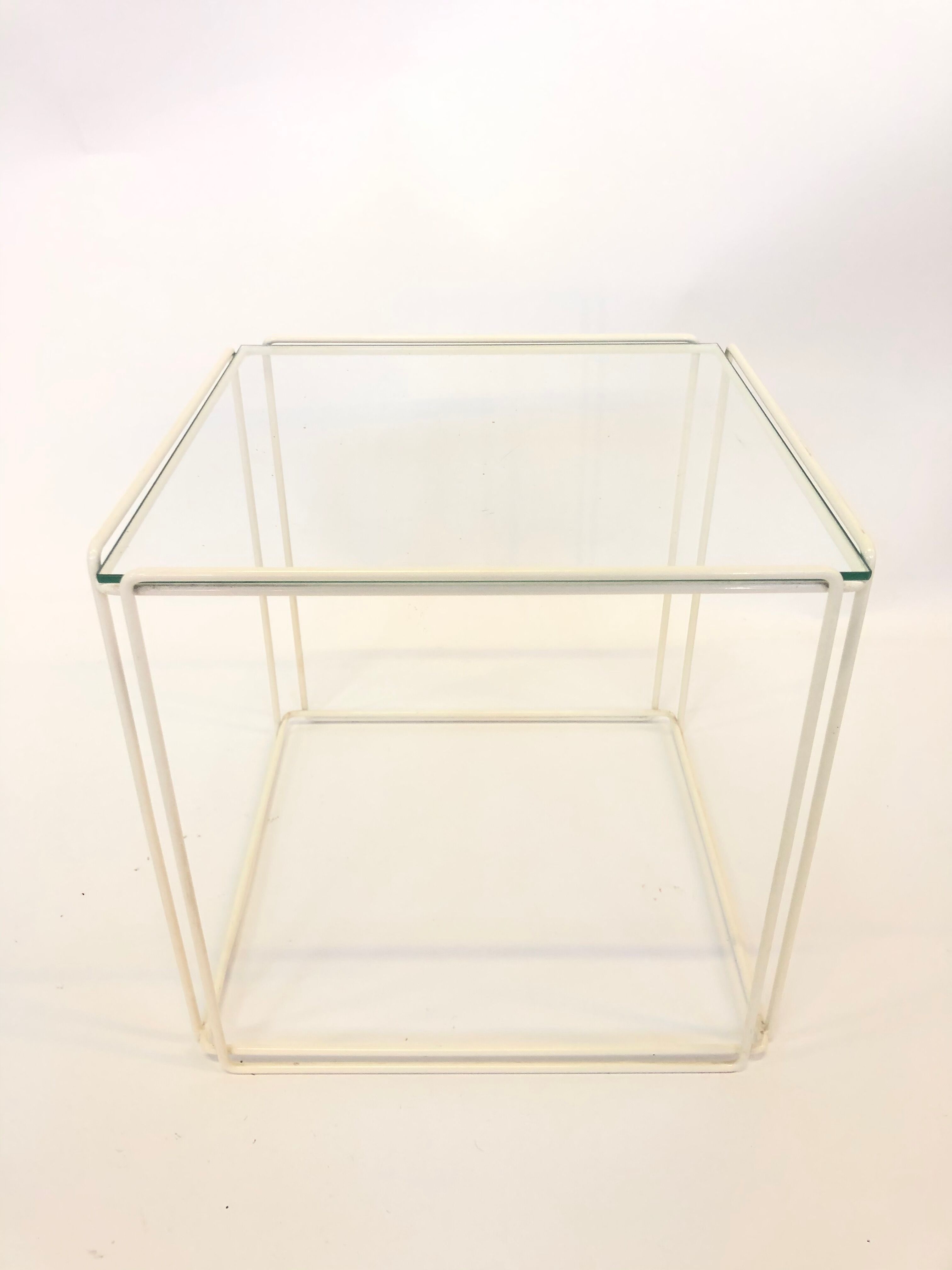 Tables design Max Sauze éditées par Isocèle