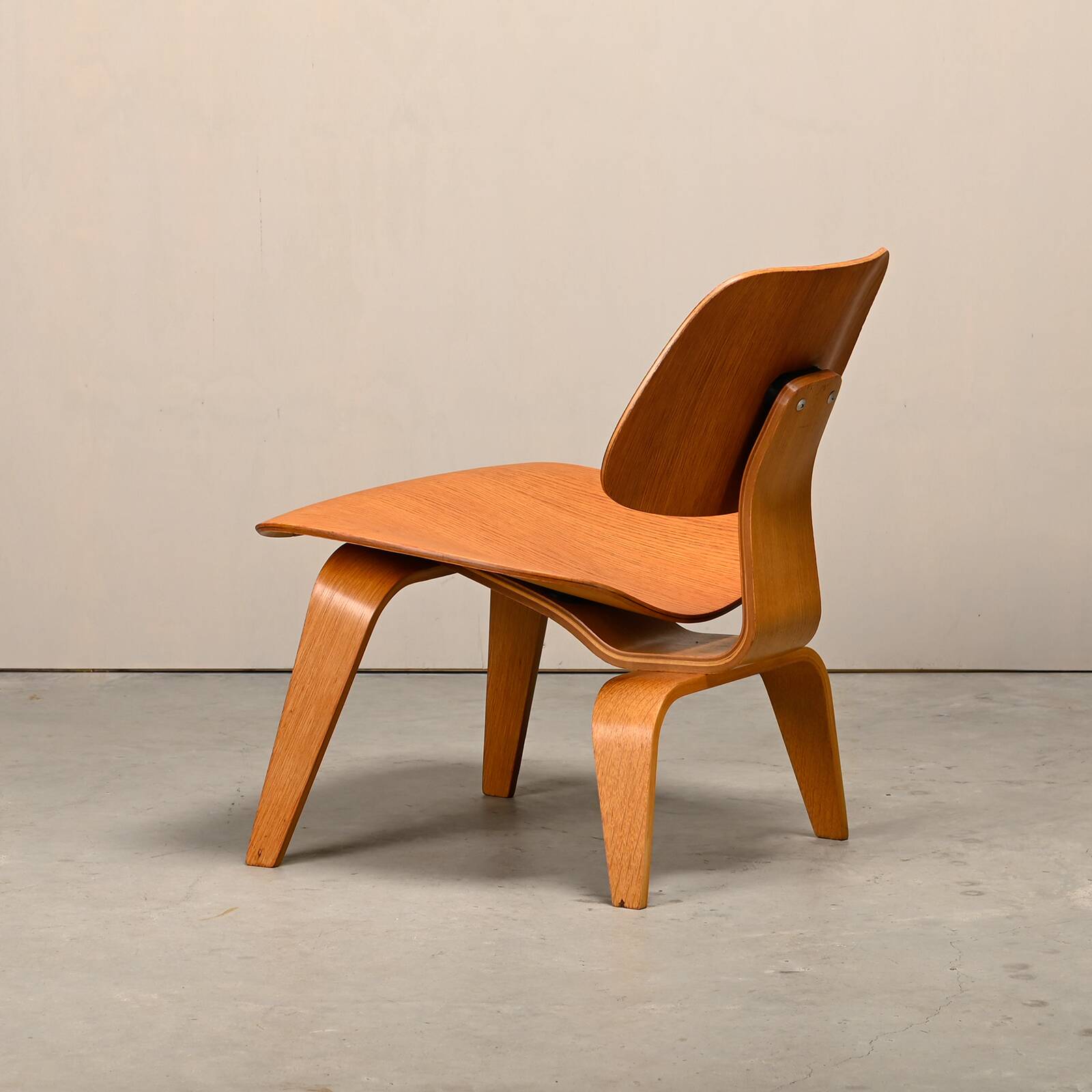 Charles & Ray Eames Early LCW Ash Lounge Chair for Herman Miller, 1951