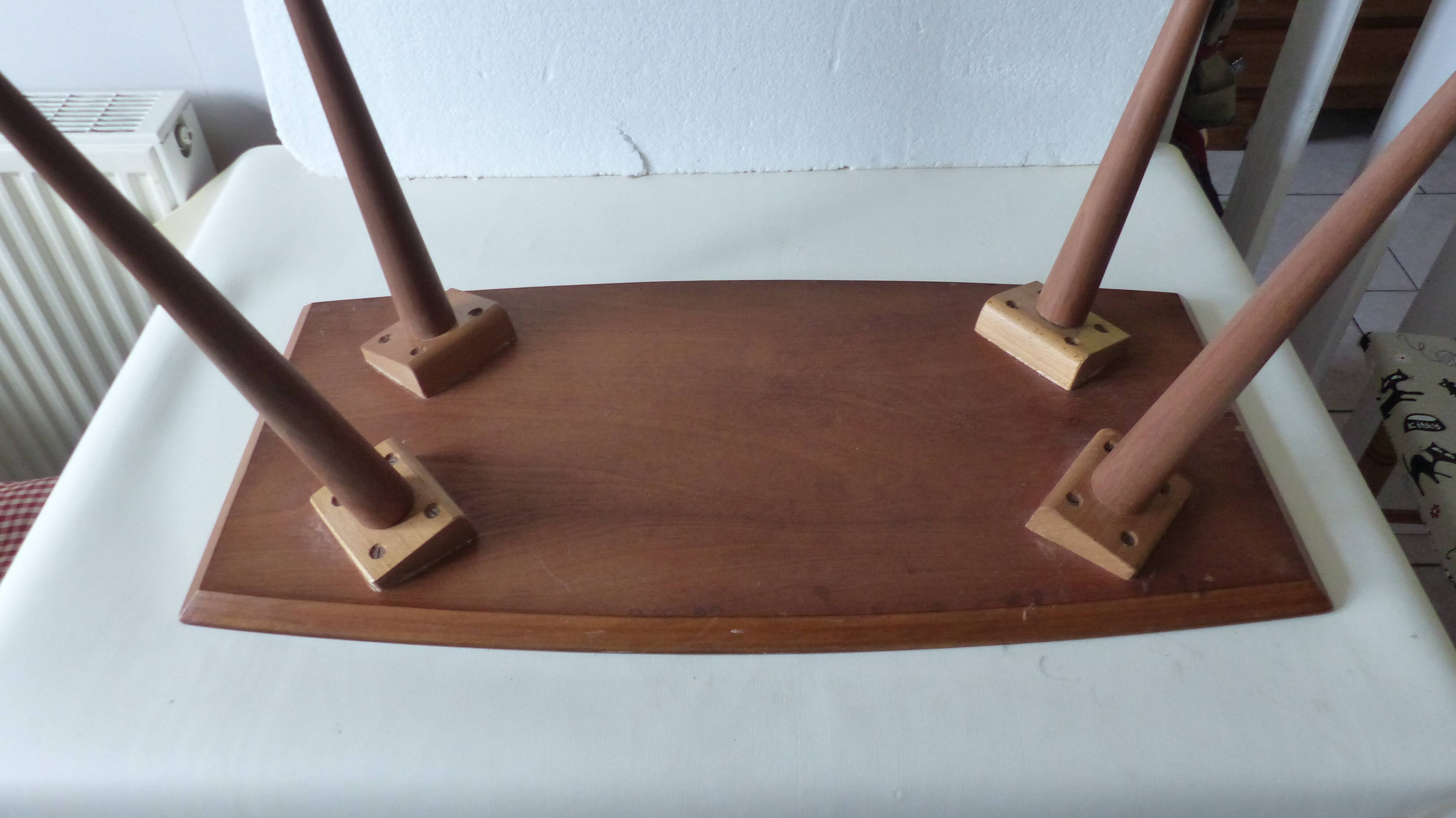 Coffee table with compass legs