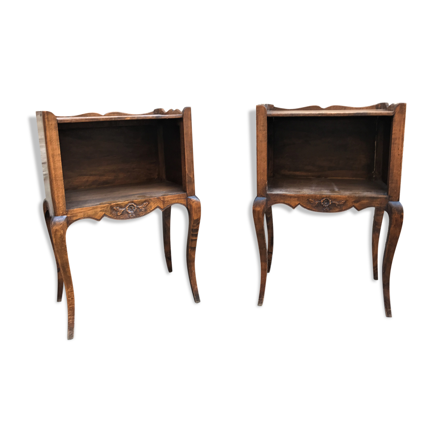 Paire de tables de chevet style Louis XV