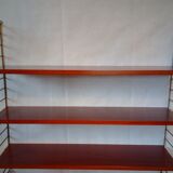 String shelf by Nisse Strinning with three mahogany shelves. Gungrey metal sides.