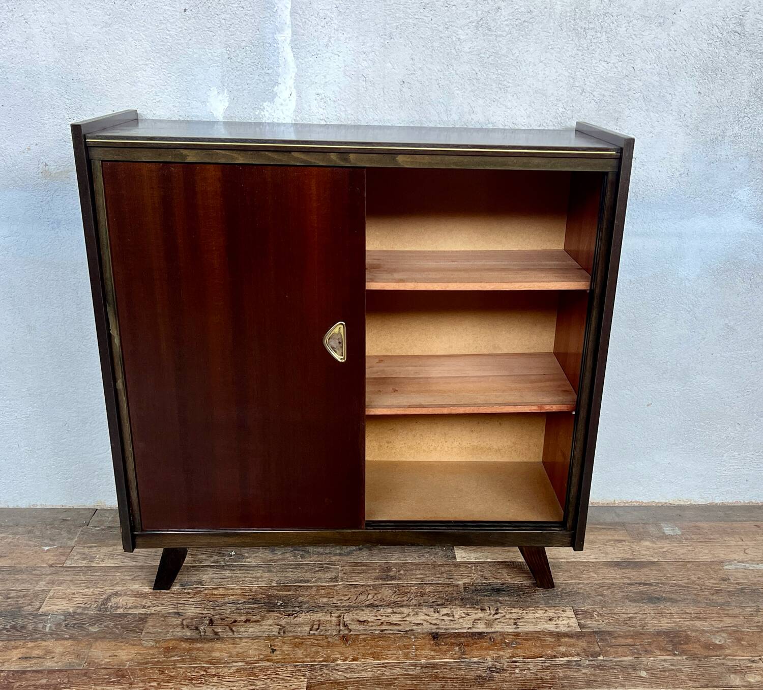 Furnished shoe cabinet with sliding doors