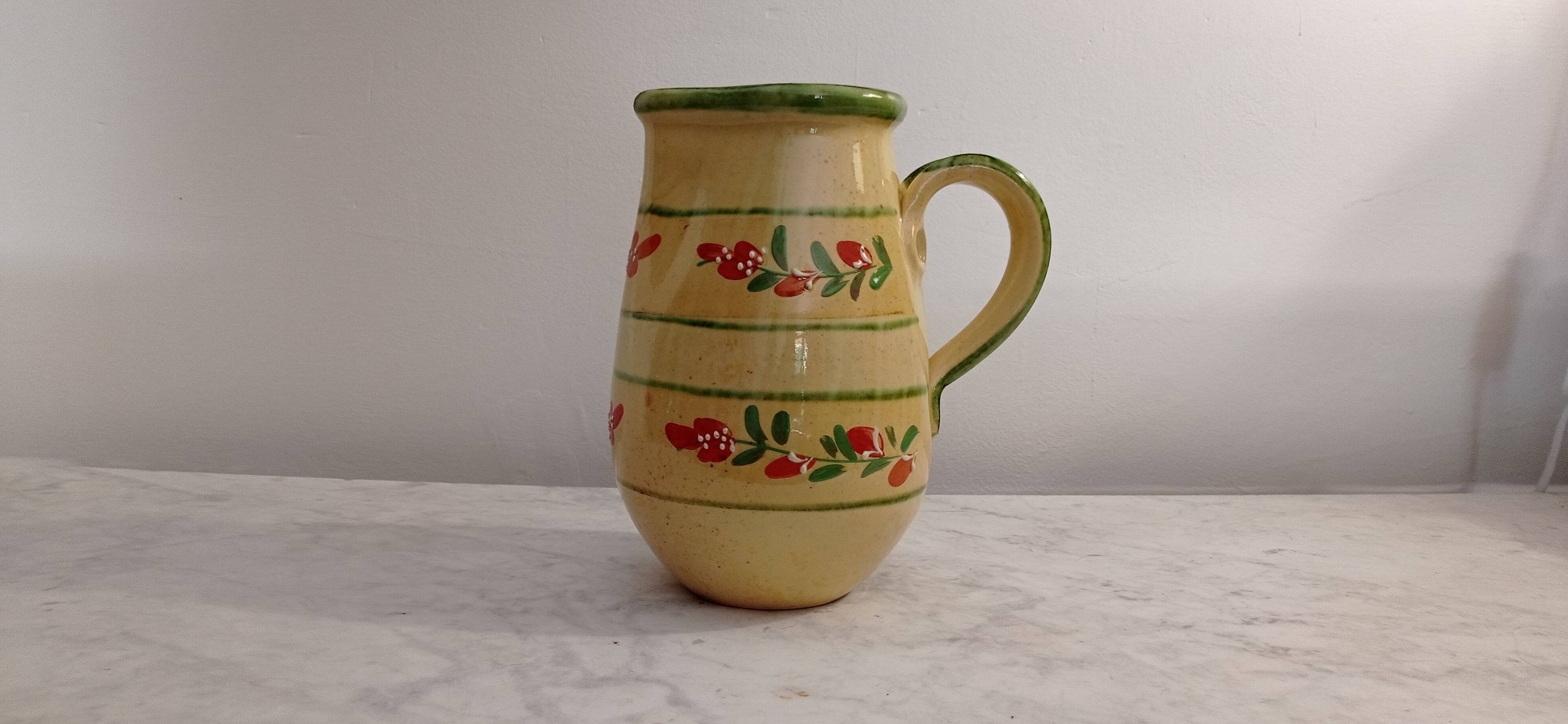 Pichet en terre cuite émaillée