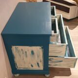 Dresser in restyled solid