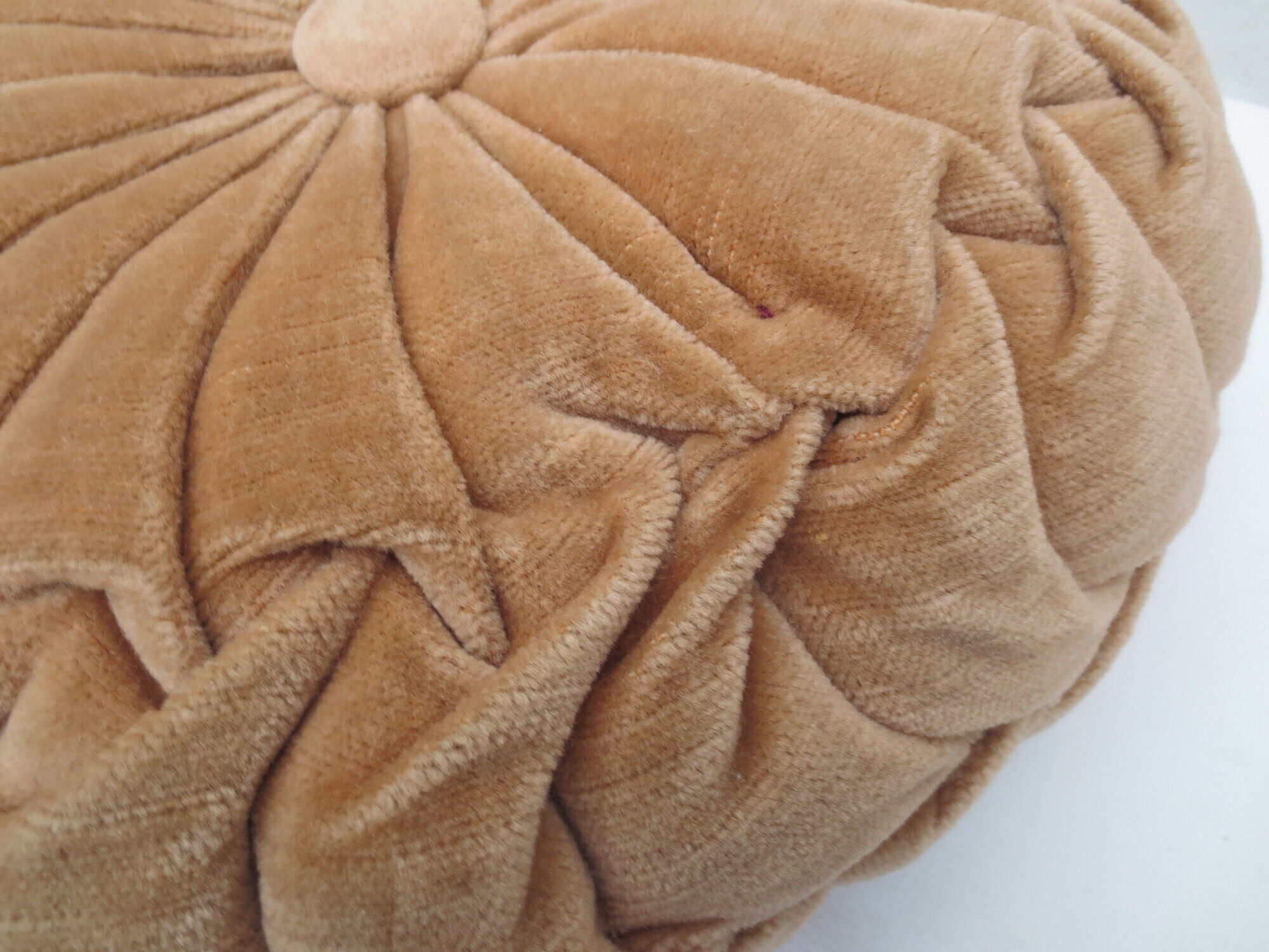 Vintage round cushion in velvet grège / chamois of 36cm in diameter