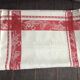 Grande nappe rouge et blanche vintage