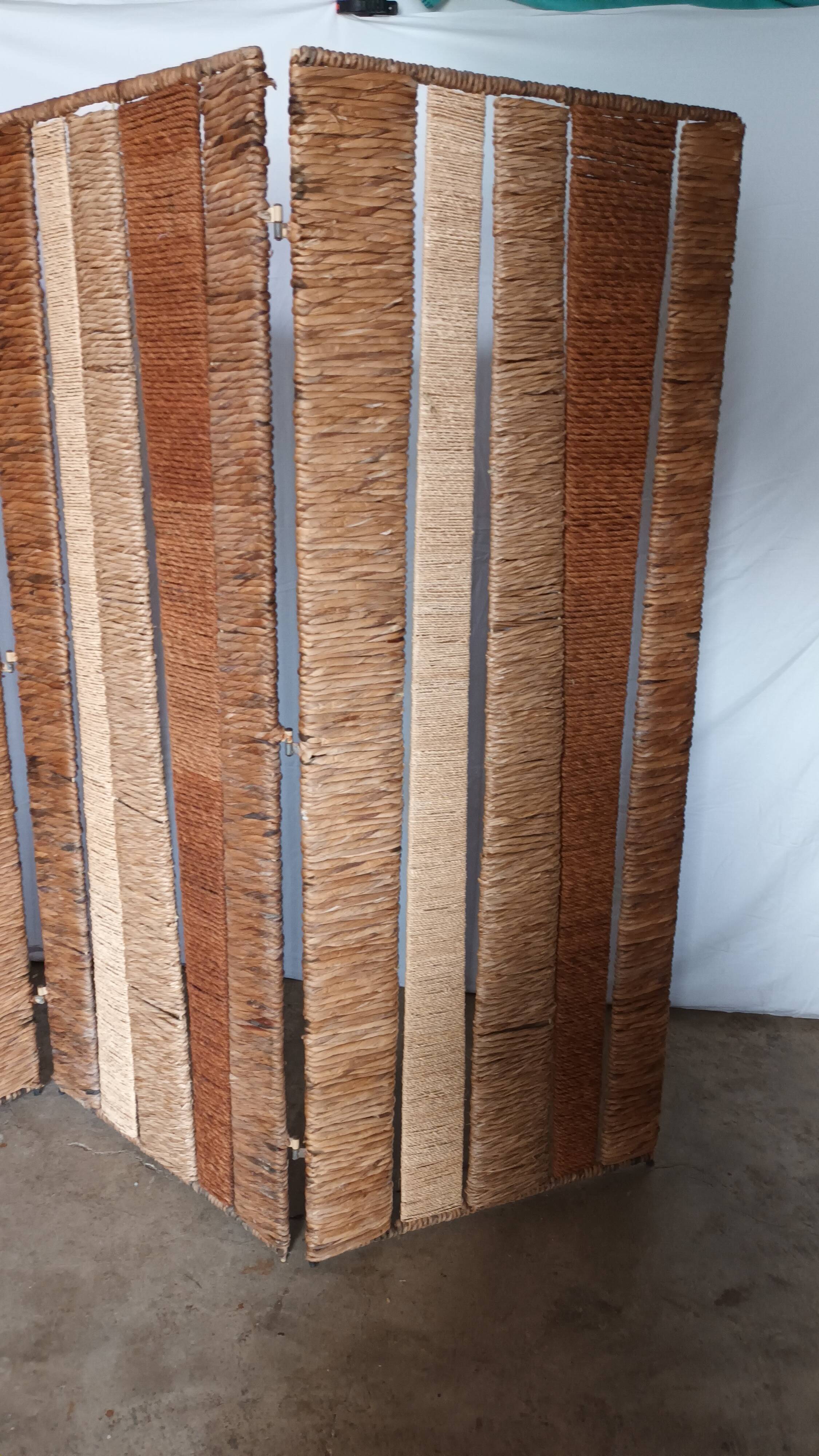 Three-panel screen in natural fibre