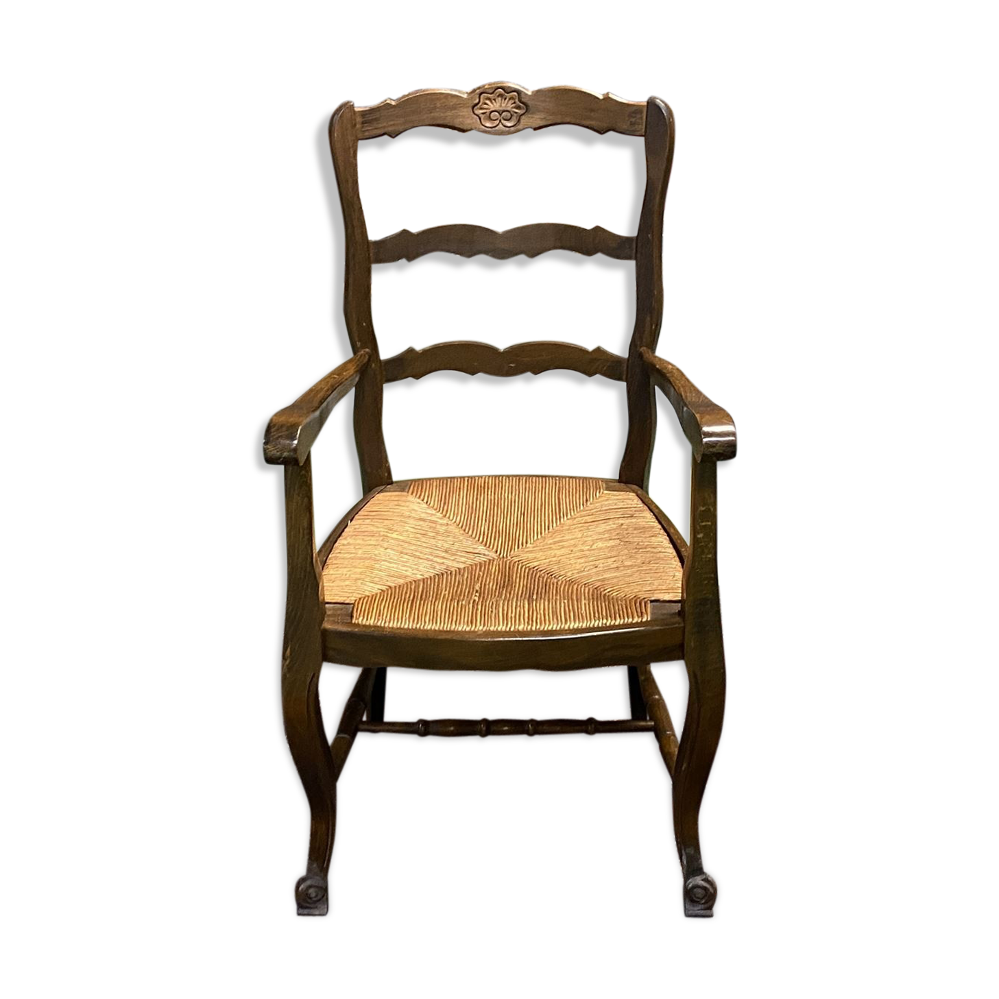 fauteuil Louis XV en hêtre et assise paillée - années 1950