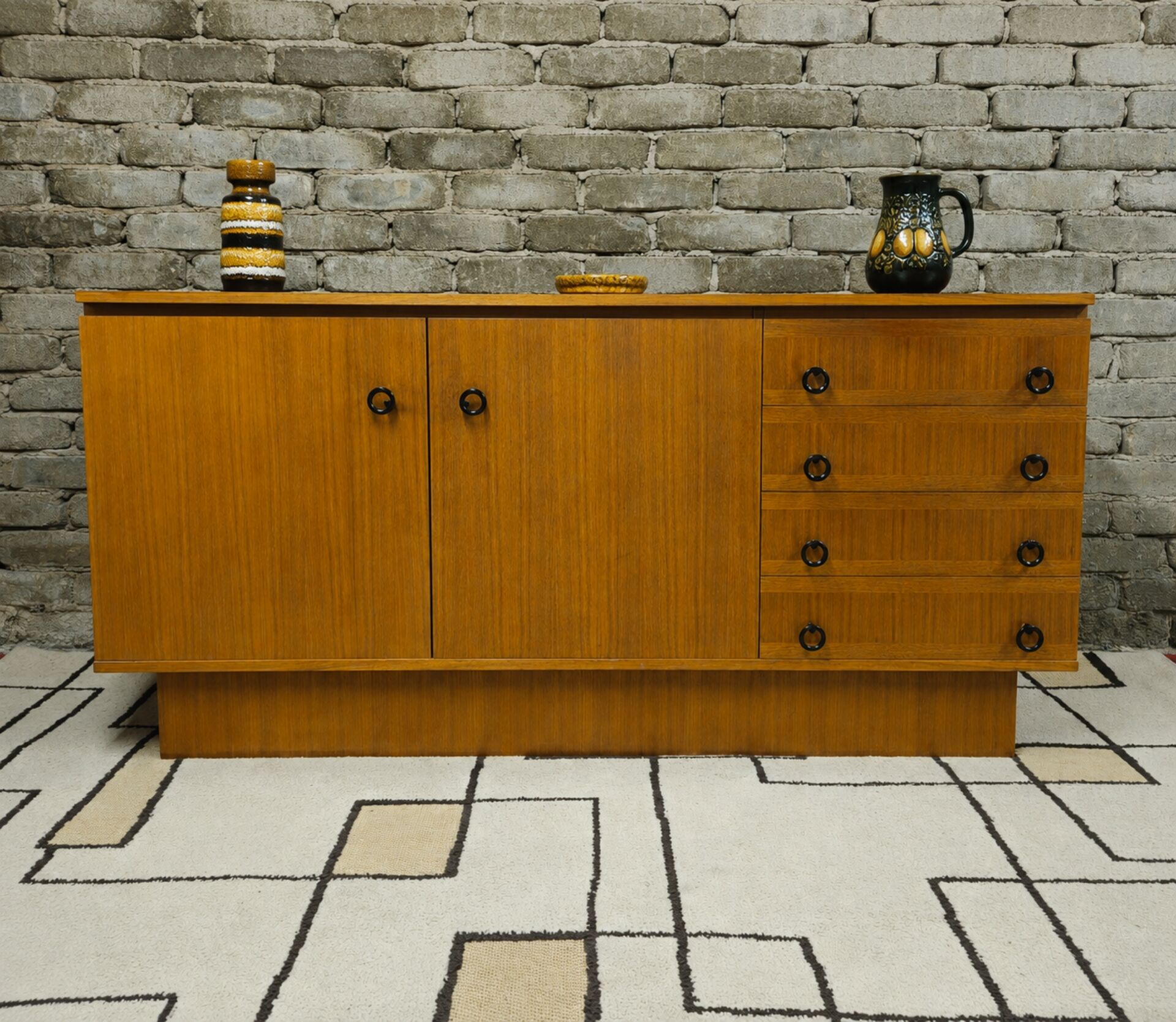 Vintage teak sideboard – 1961 – 2 doors & 4 drawers