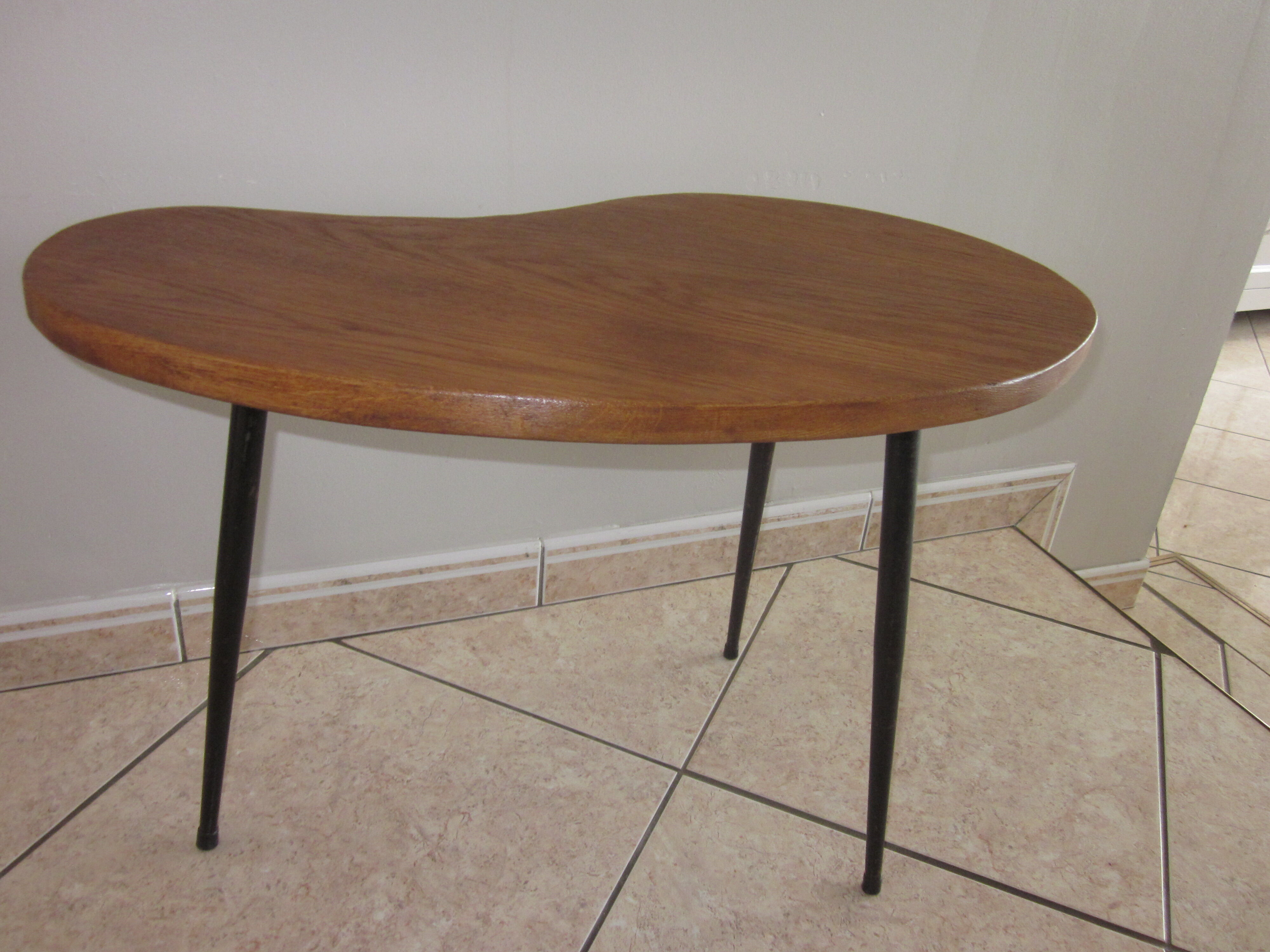 Table basse vintage forme haricot
