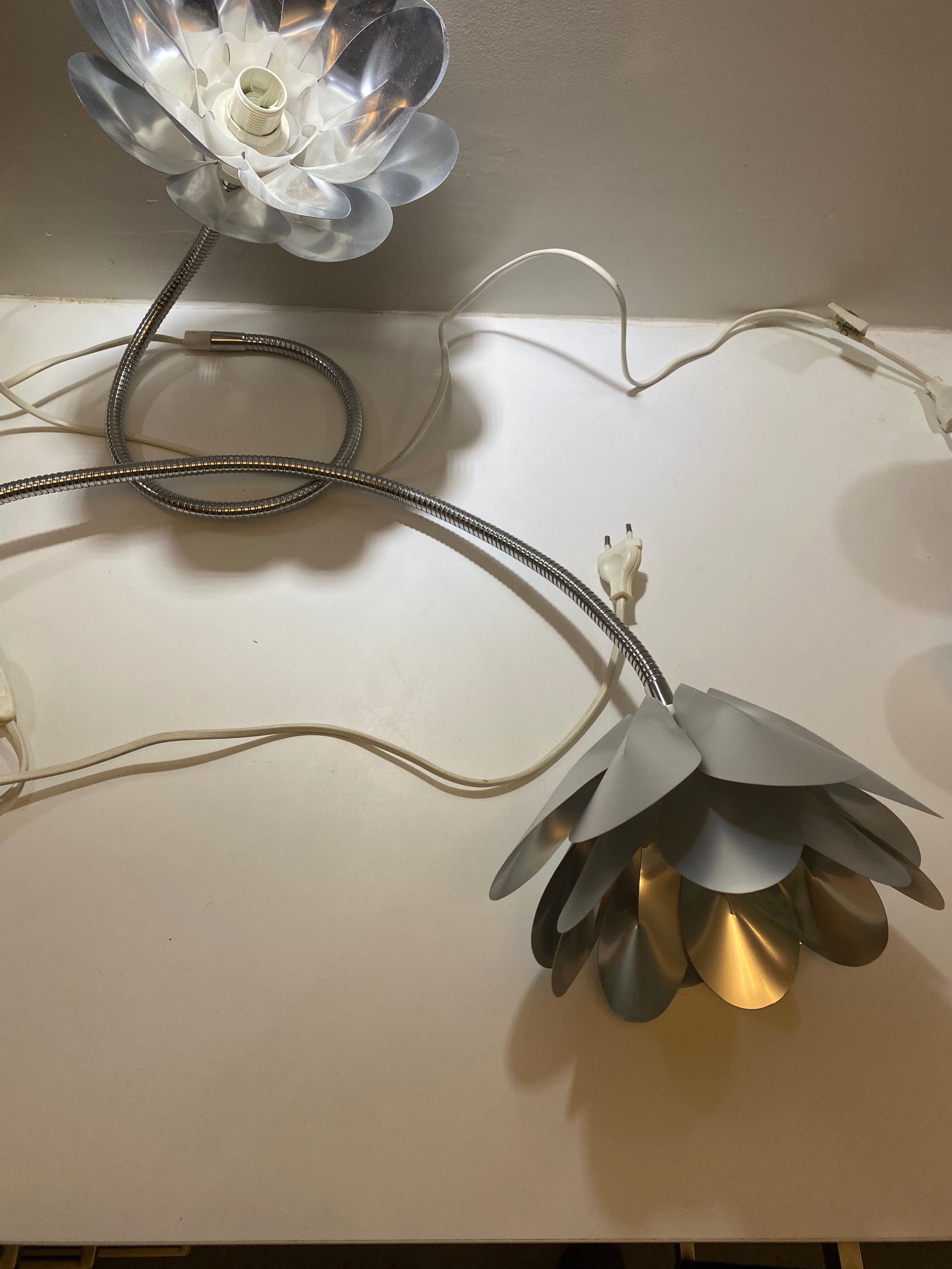 Pair of vintage flower bedside lamps