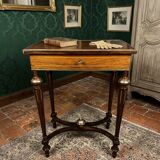 Napoleon III hairdresser in walnut and brass marquetry from the 19th century.