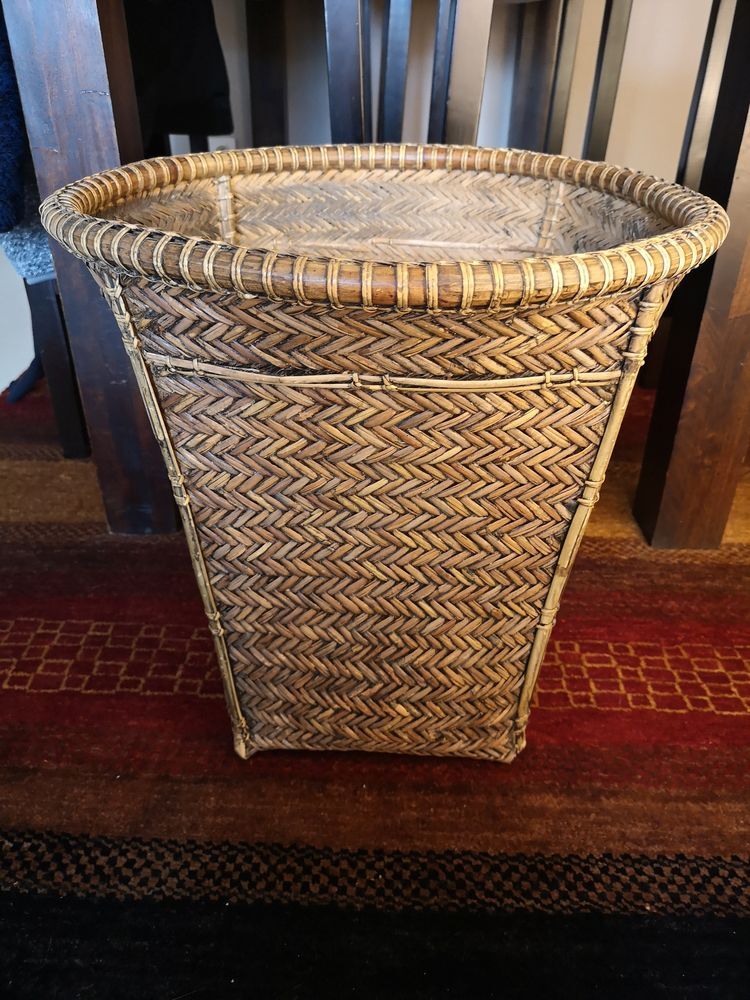 Basket in woven rattan, 1920s-1930s