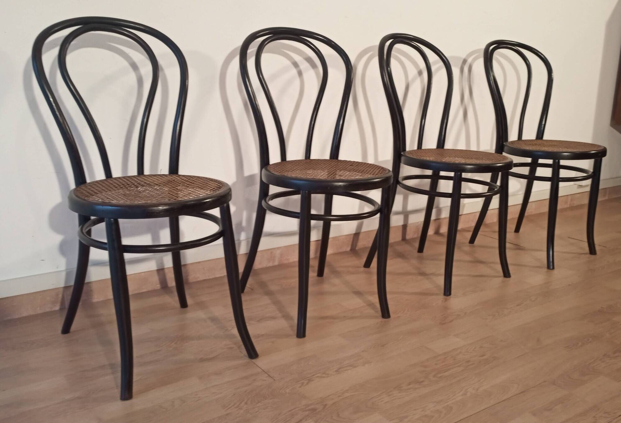 Chaises de salle à manger en hêtre courbé dans le style de Thonet, Italie, lot de 4