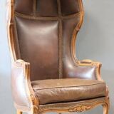 Confidant-type shepherdess in molded and carved wood. Brown leather trim