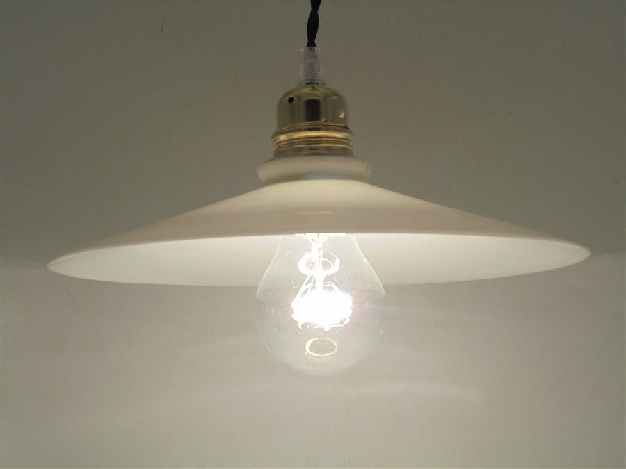 Opaline suspension