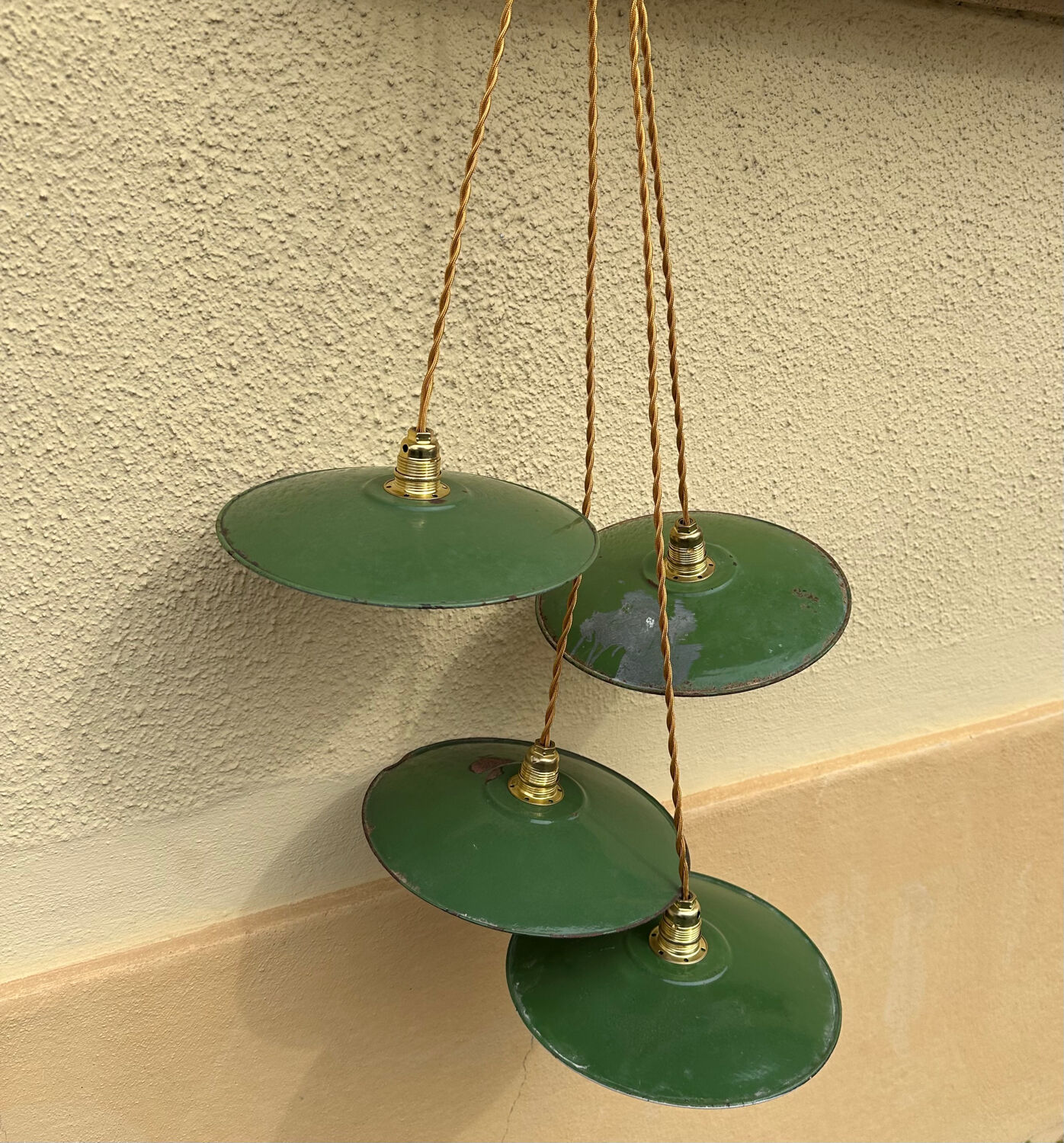 Lot of 4 vintage industrial enamelled metal suspensions.