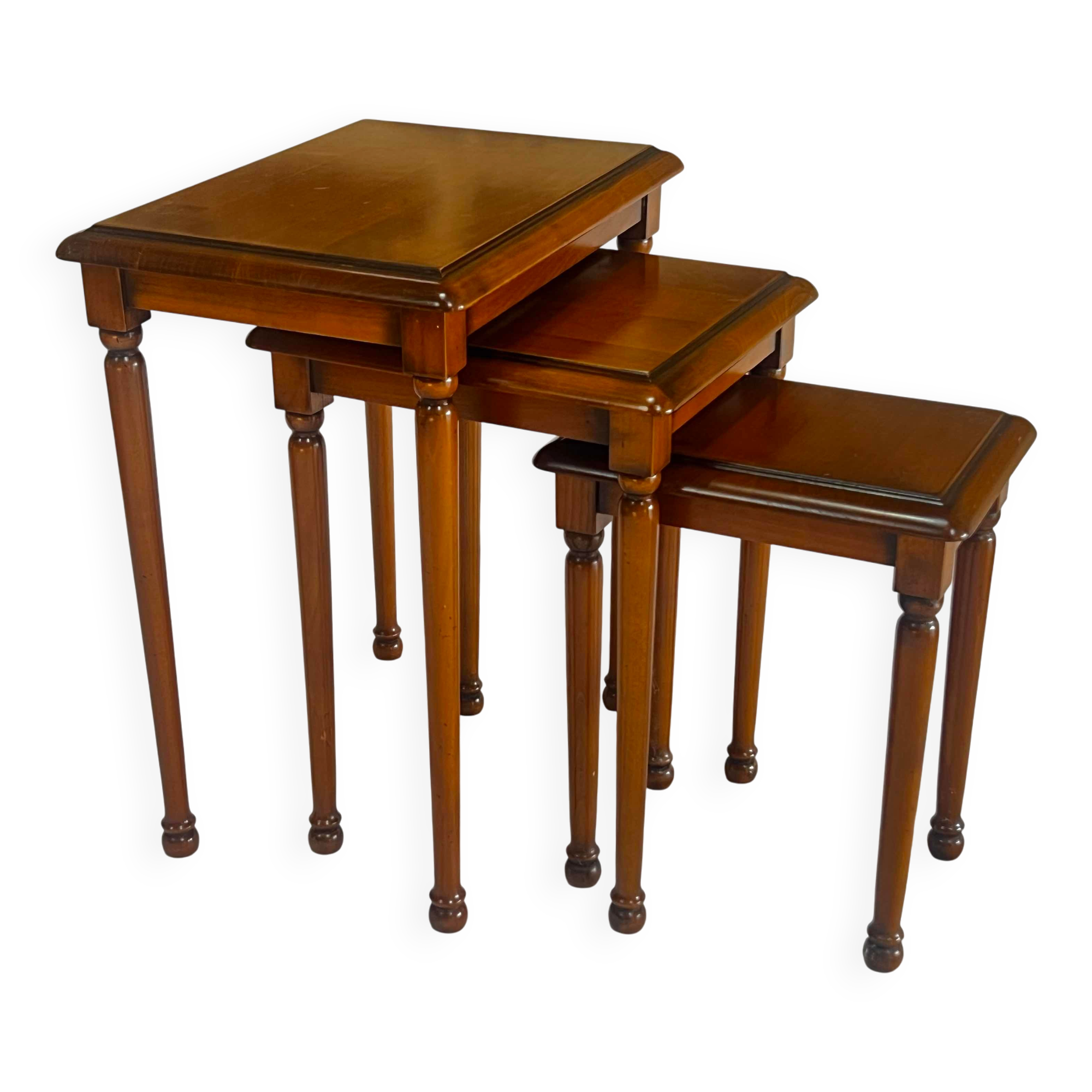 petites tables gigognes en merisier massif