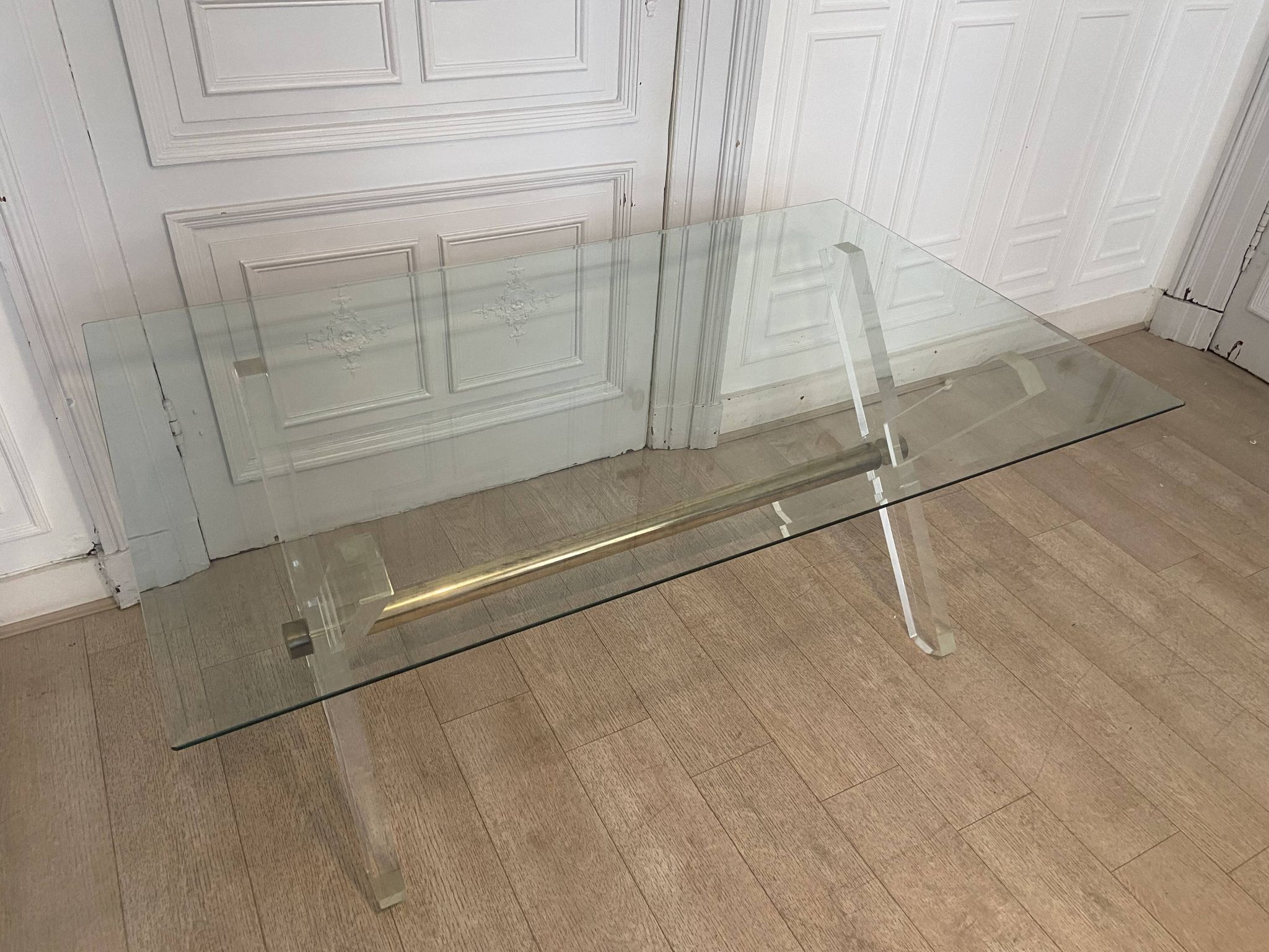 Table en plexi métal doré et verre biseauté 1970s