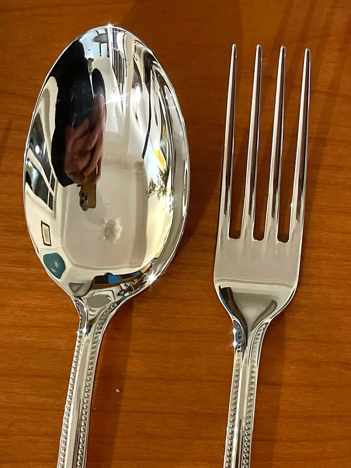 Christofle perles acier ,ménagère 38 pièces état neuf