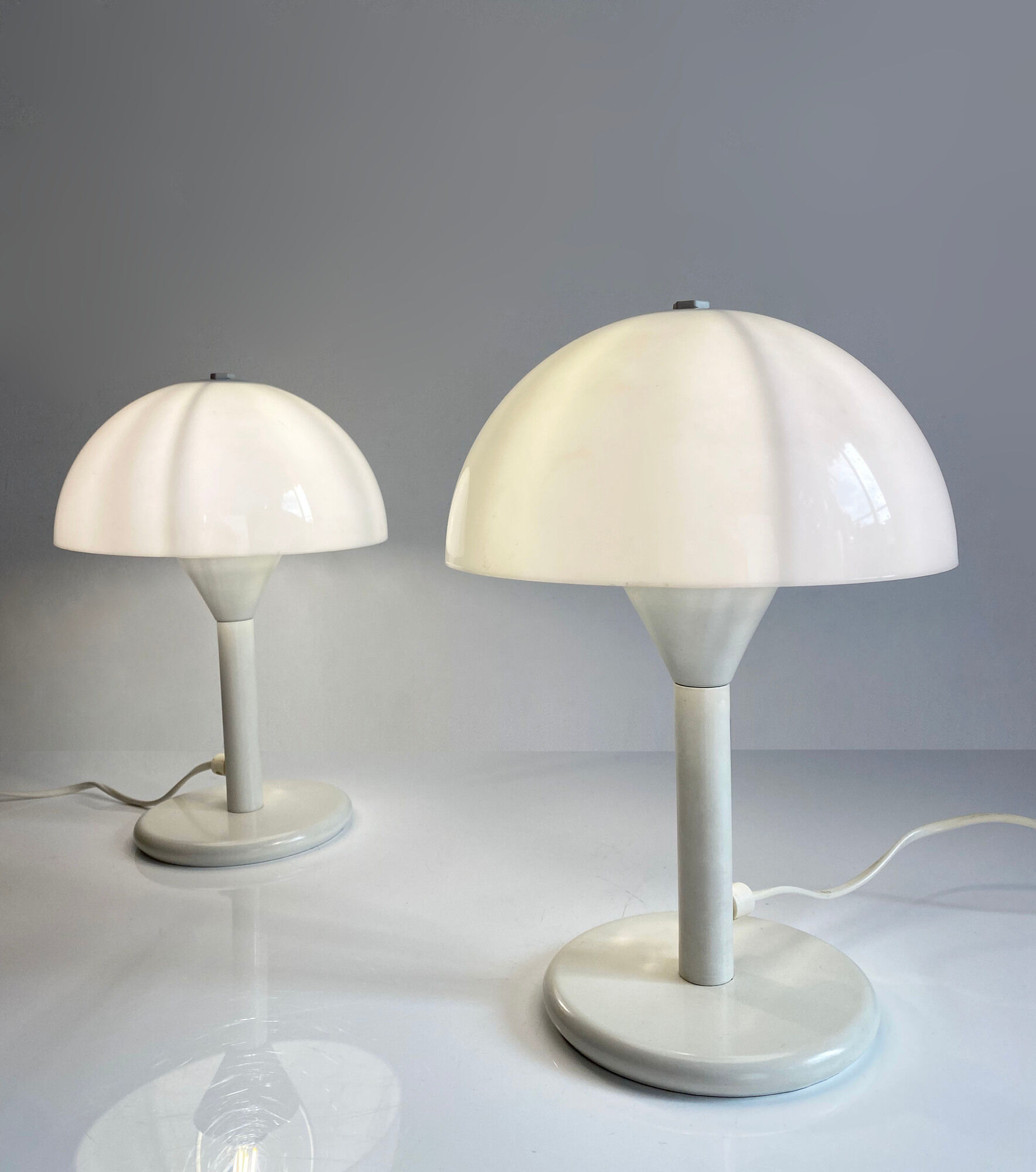 Pair of space age mushroom lamps, France, 70s