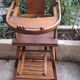 Chaise haute en bois pour bébé vintage