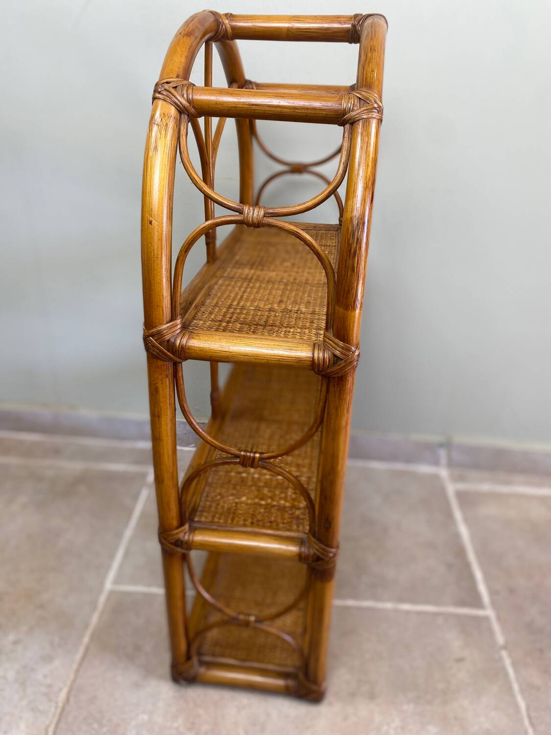 Étagère en rotin vintage
