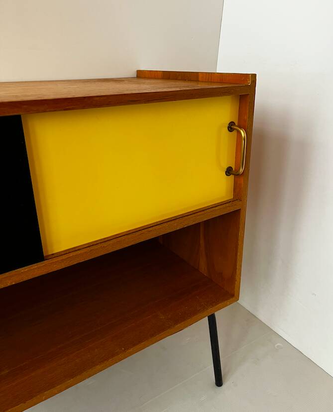 Light wood buffet from the 1950s.