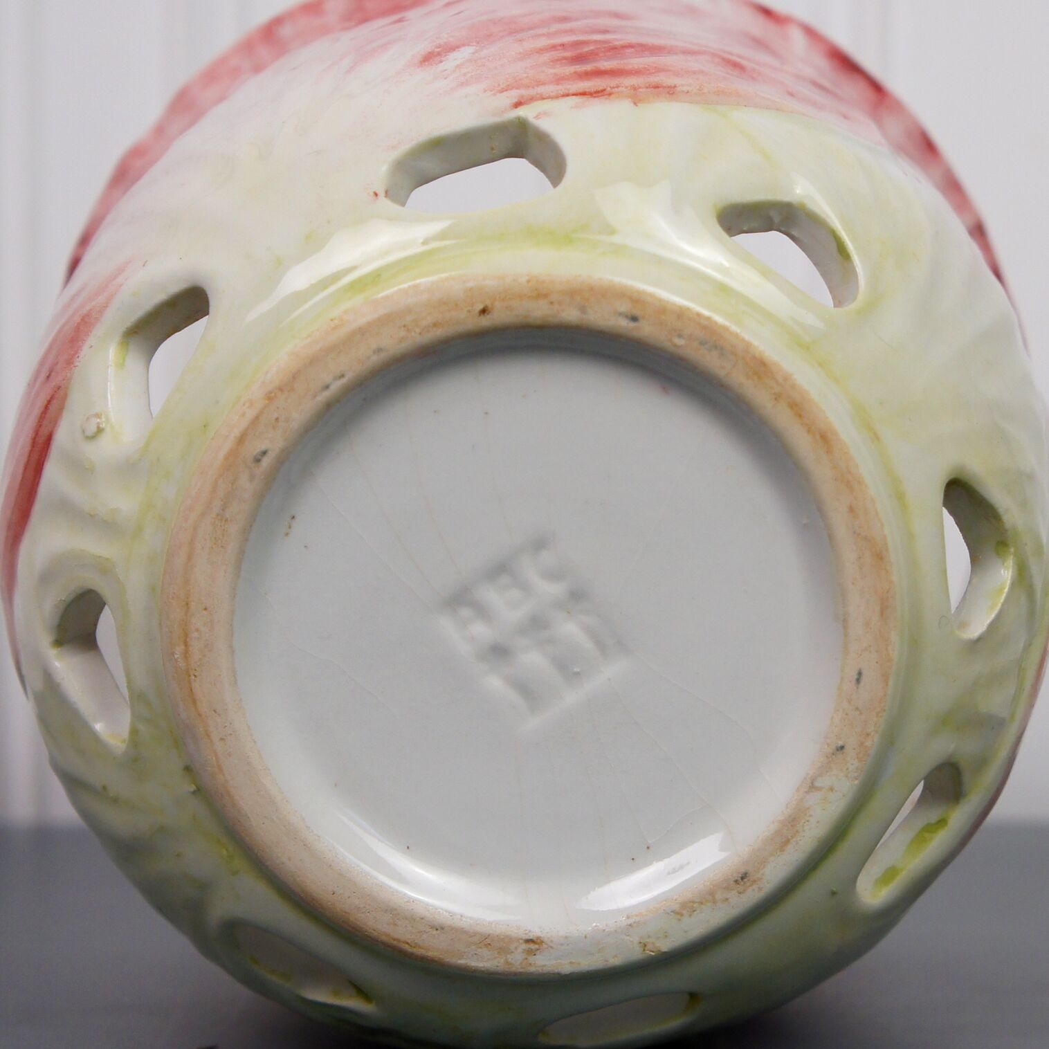 Open ceramic dabbling candoe